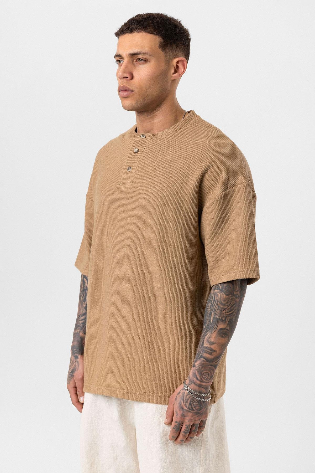 Düğmeli Yaka Oversize Tişört Vizon