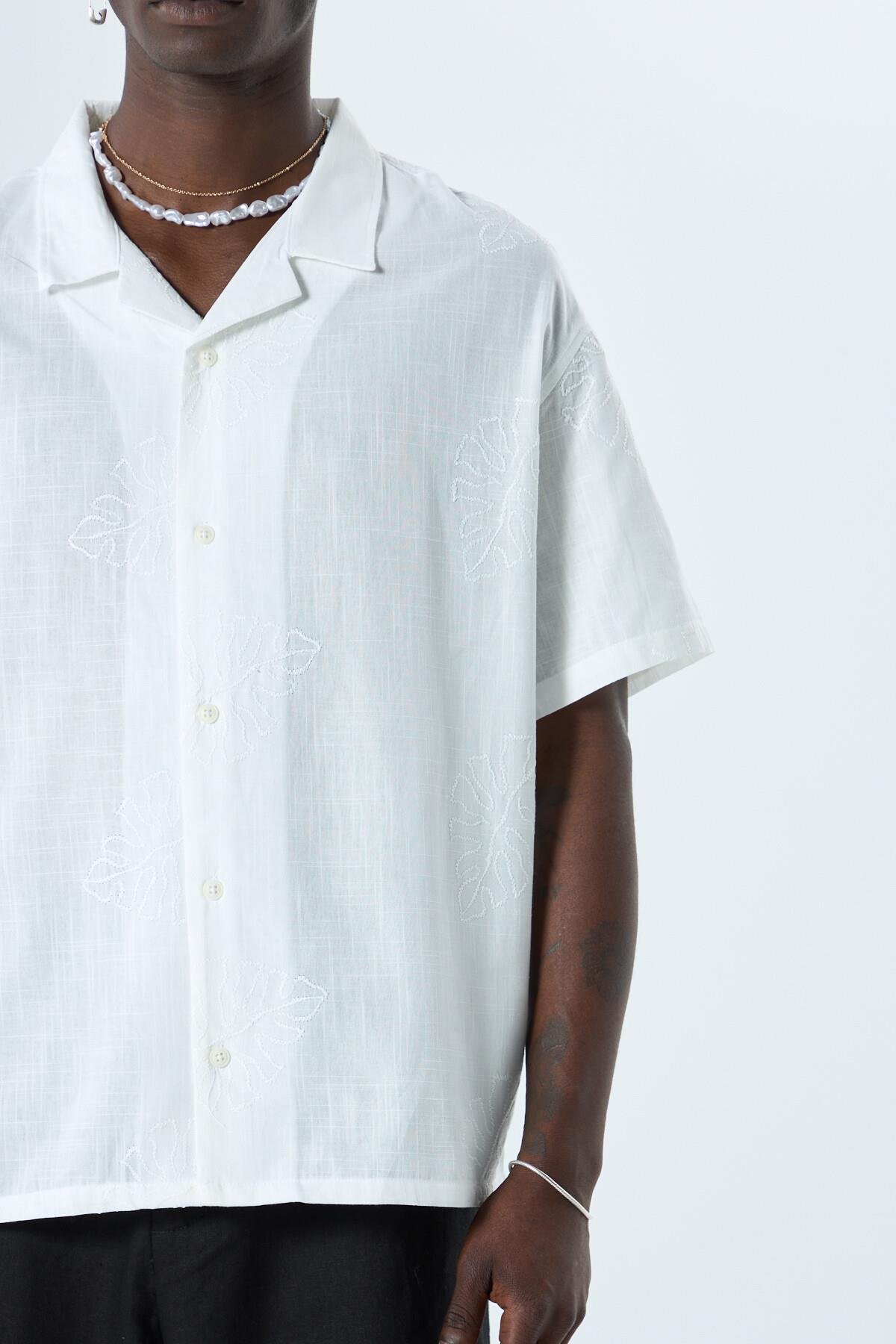 Nakış Detaylı Oversize Keten Gömlek Beyaz