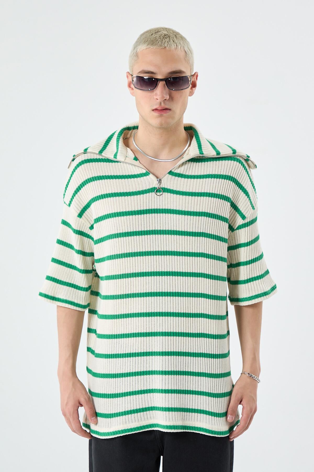 Oversize Çizgili Fermuarlı Yaka Triko Tişört Benetton