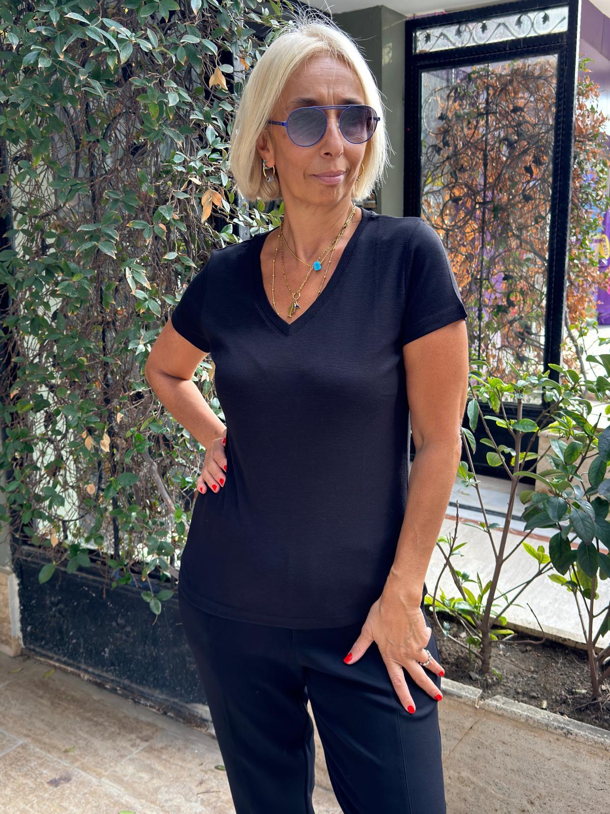 Basic Model  V Yaka Tshırt