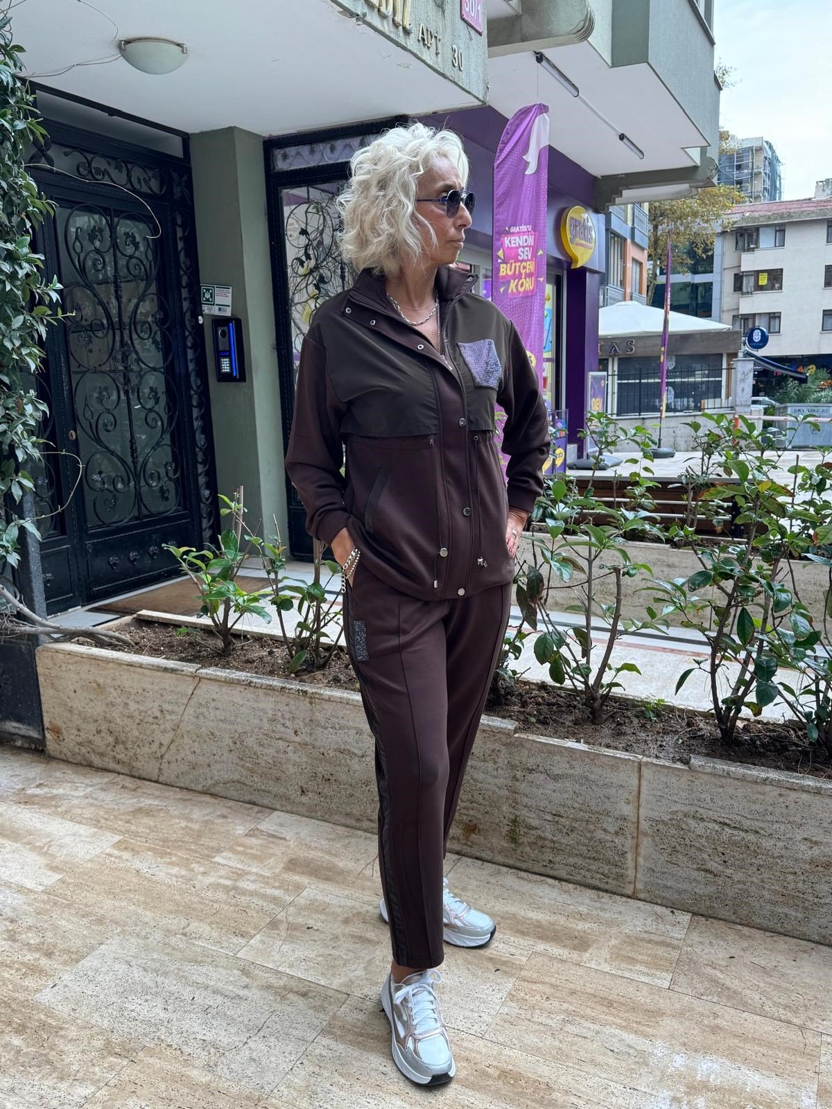 Dik Yaka Belden Bağlamalı Taş Çepli Mont 