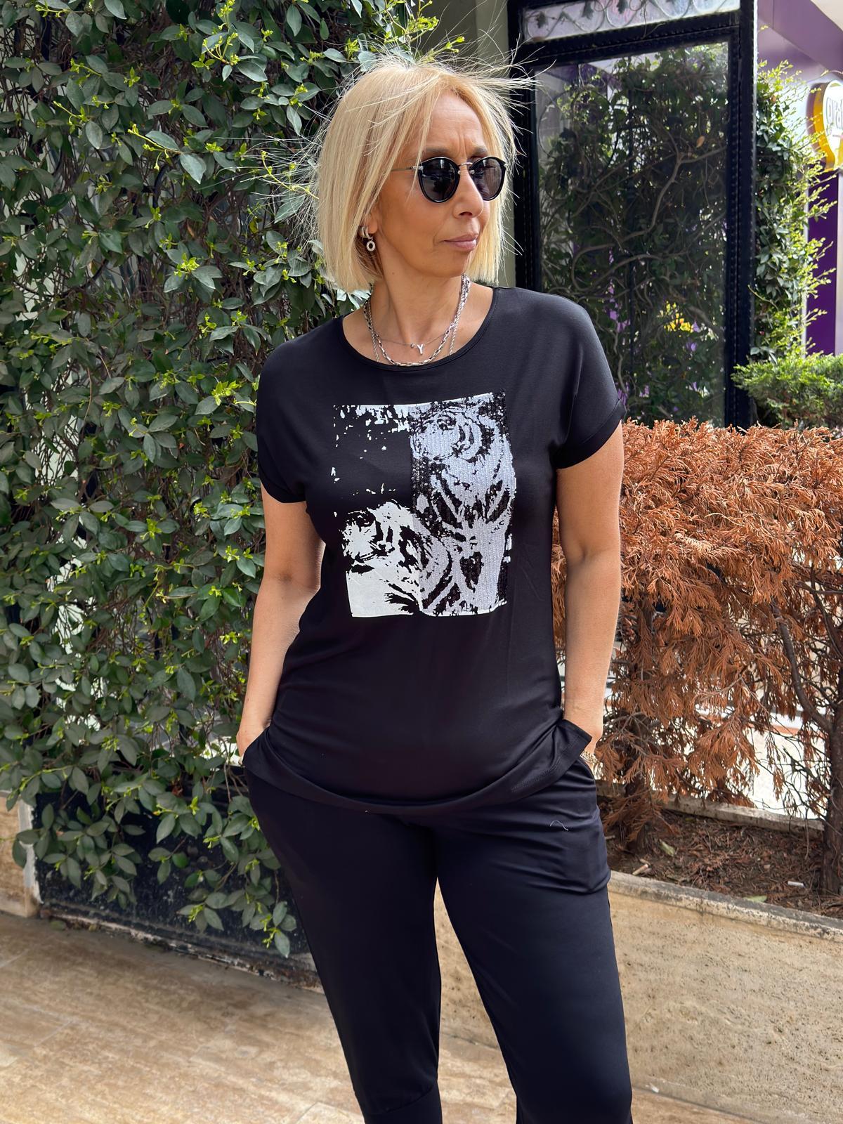 Kaplan Baskılı Sırt Detaylı Tshirt