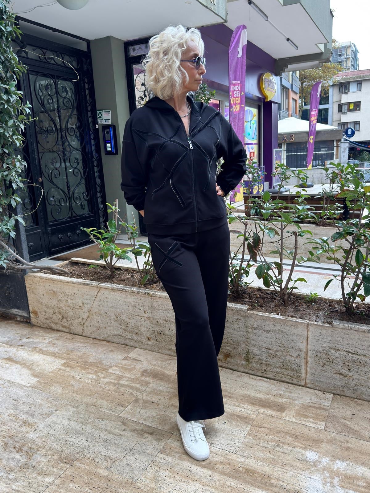Kapüşonlu Fermuarlı Zincir Detaylı Mont 