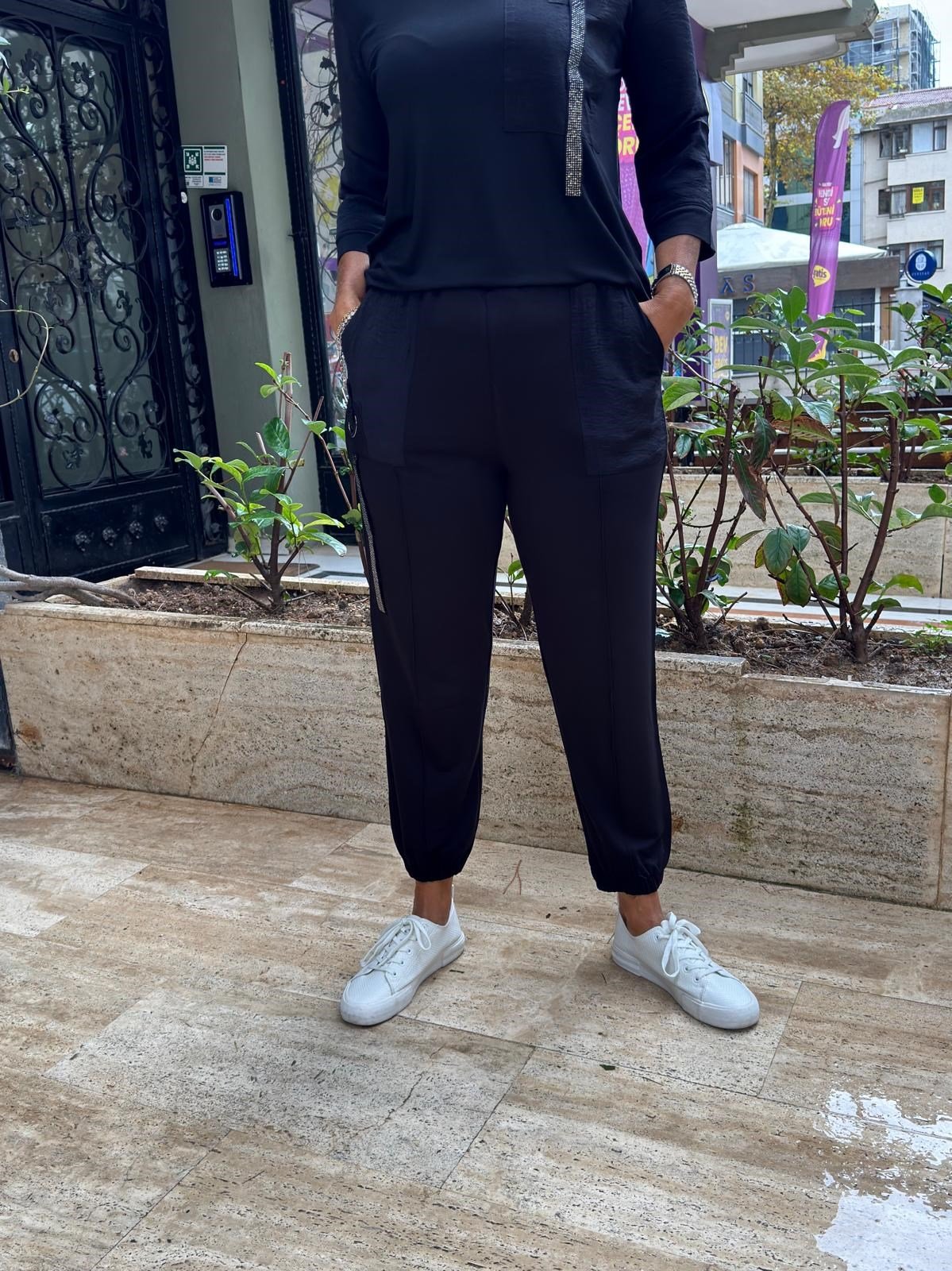 Kuş Gözlü Şerit Taş Detaylı Pantolon 