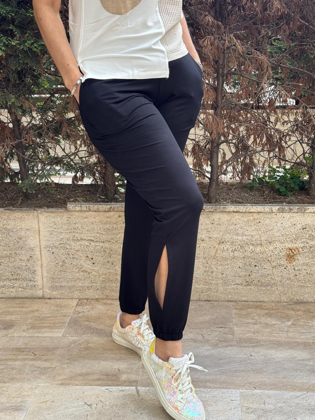 Paçaları Yırtmaçlı Basic Pantolon