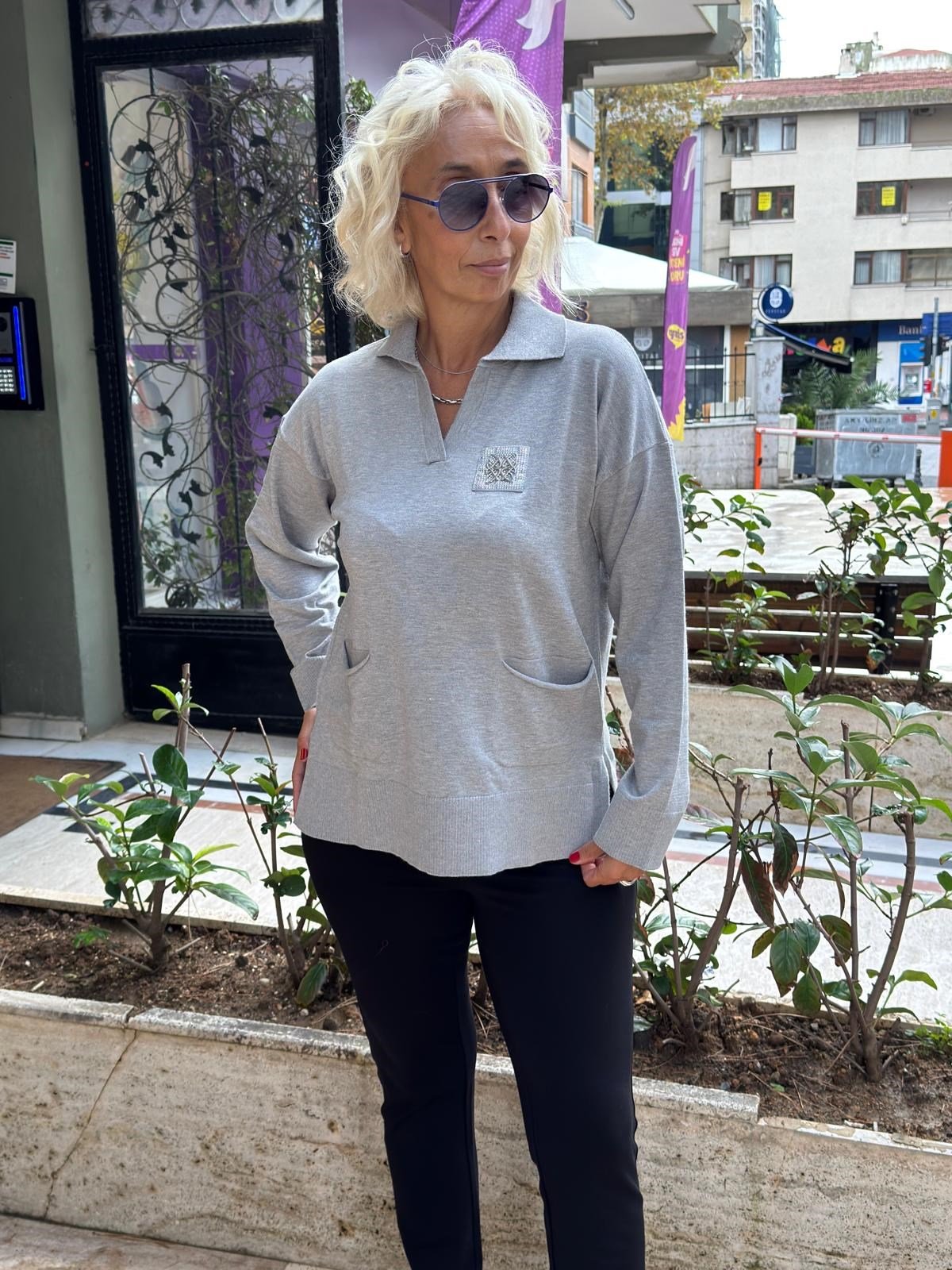 Polo Yaka Çift Cepli Taş Detaylı Triko Bluz 