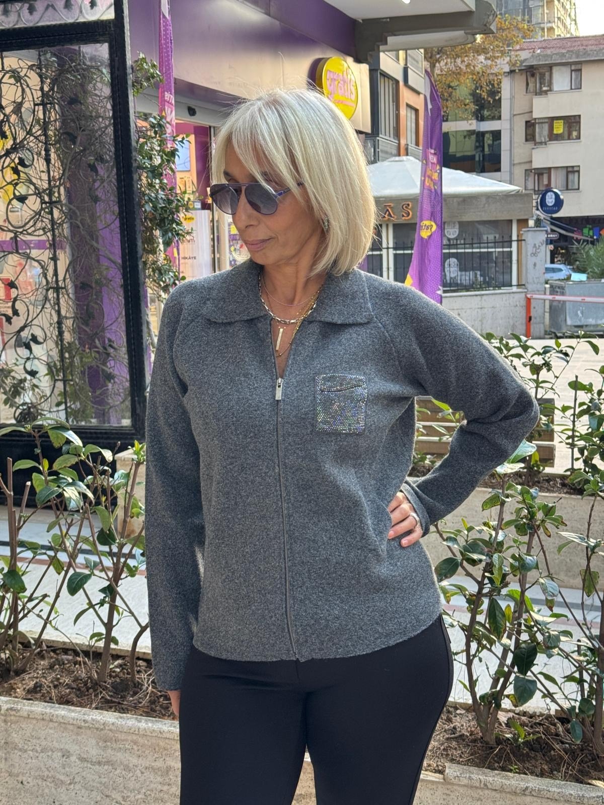 Reglan Kol Zincirli Taş Cepli Triko Hırka