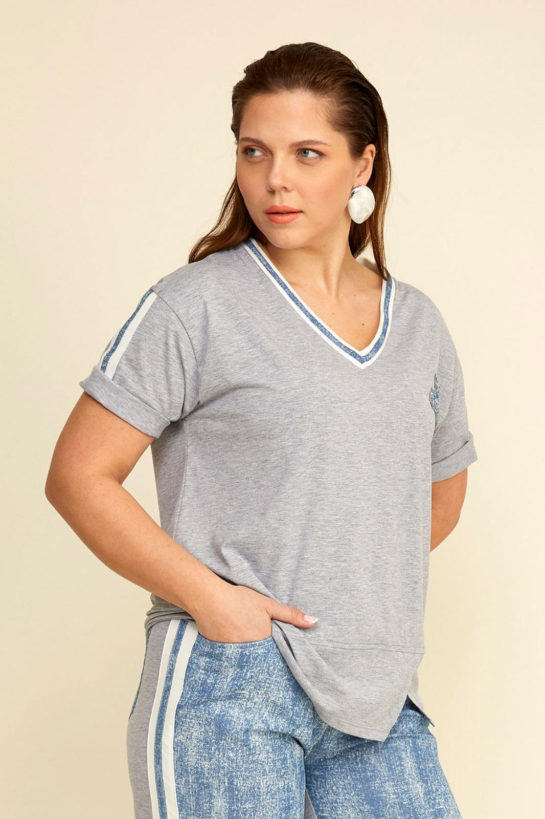 V Yaka Çizgi Garnili Tshirt
