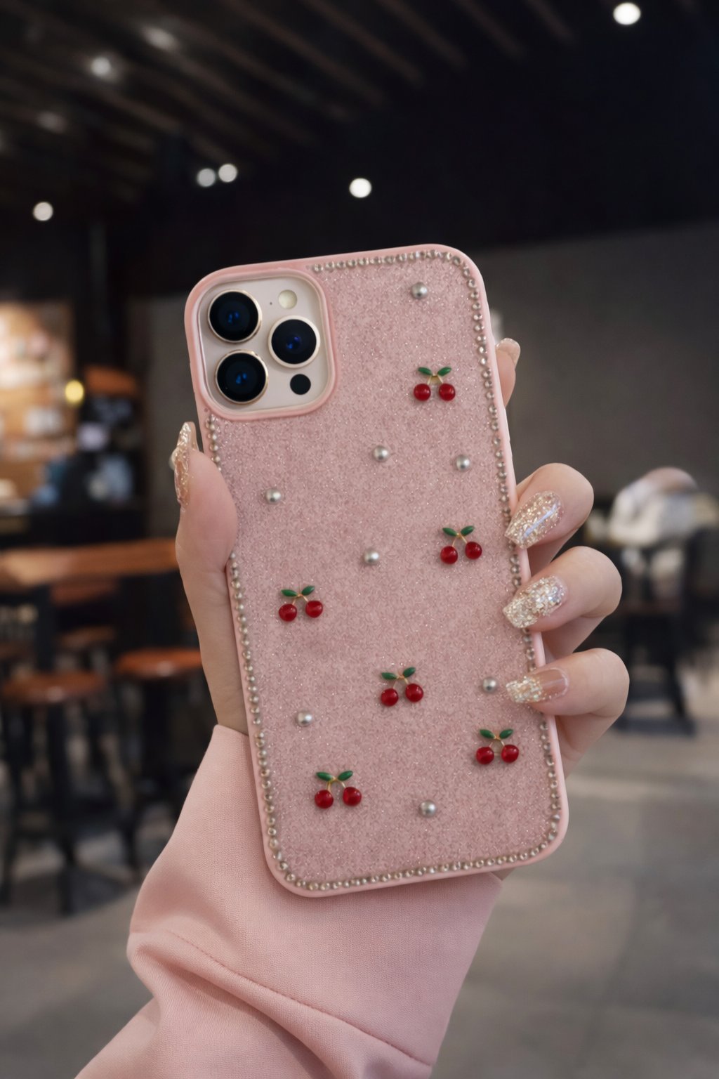 İPhone 16 Pro Max Uyumlu Kiraz Figürlü Simli İnci Taşlı Lüx Silikon Kılıf Pembe
