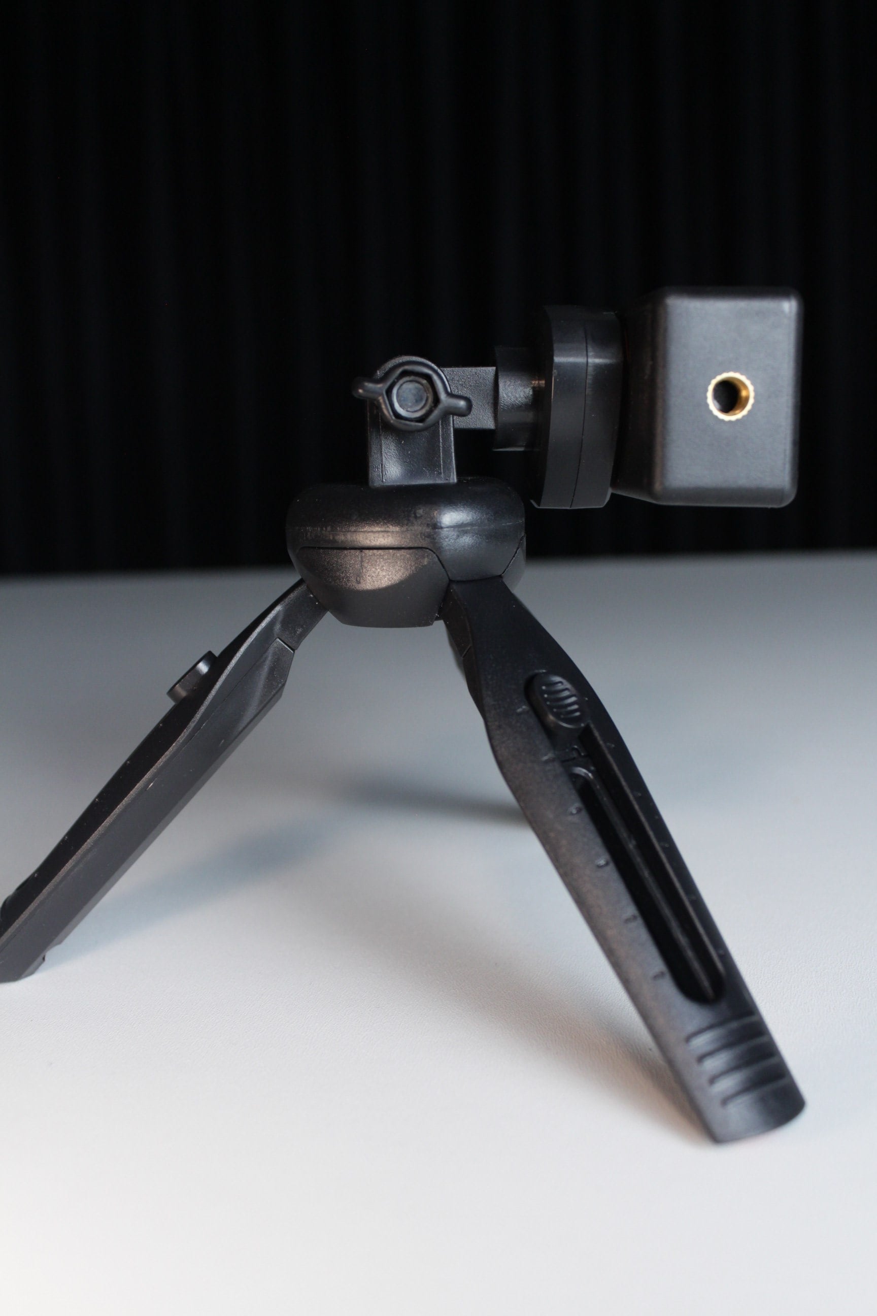 Mini Multi Fonksiyon Tripod – 1/4 Universal Bağlantı, Telefon & Kamera Uyumlu Taşınabilir Stand
