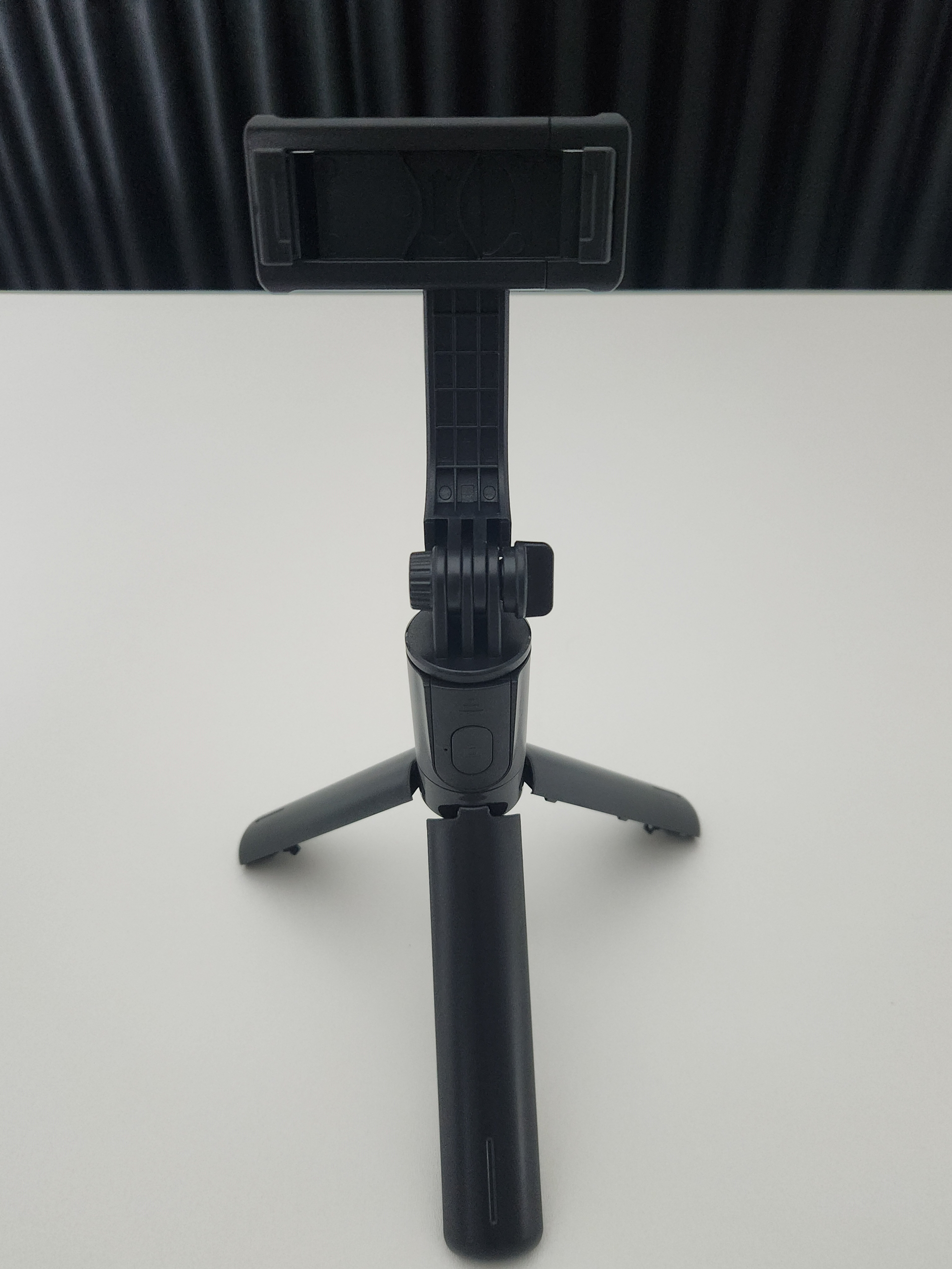 Taşınabilir 6 Bölümlü Uzatılabilir Tripod Standı – 360° Döndürülebilir Selfie Montajlı, Hafif ve Sökülebilir Telefon Tutucu F01