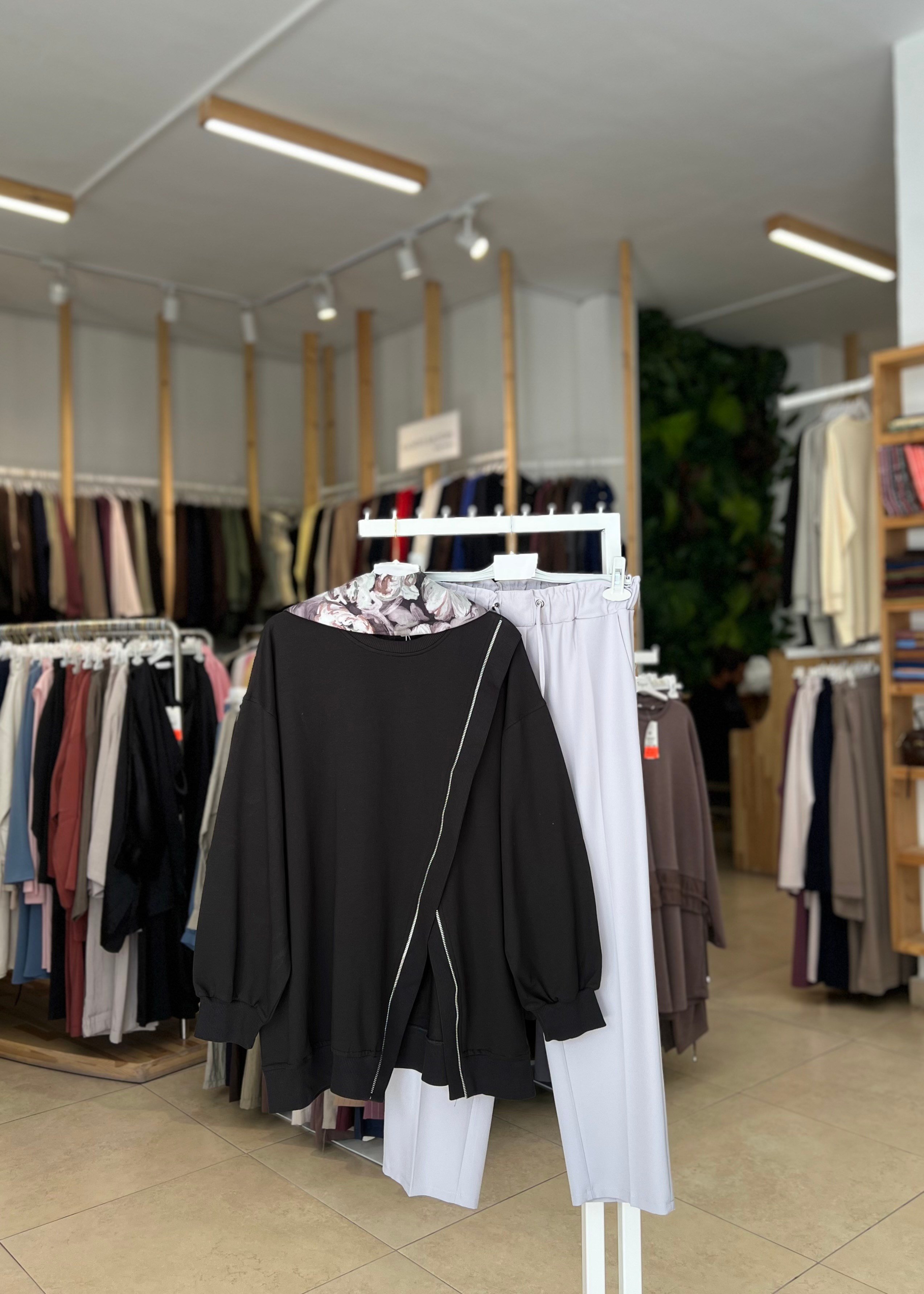 ÇAPRAZ FERMUAR DETAYLI SWEATSHİRT