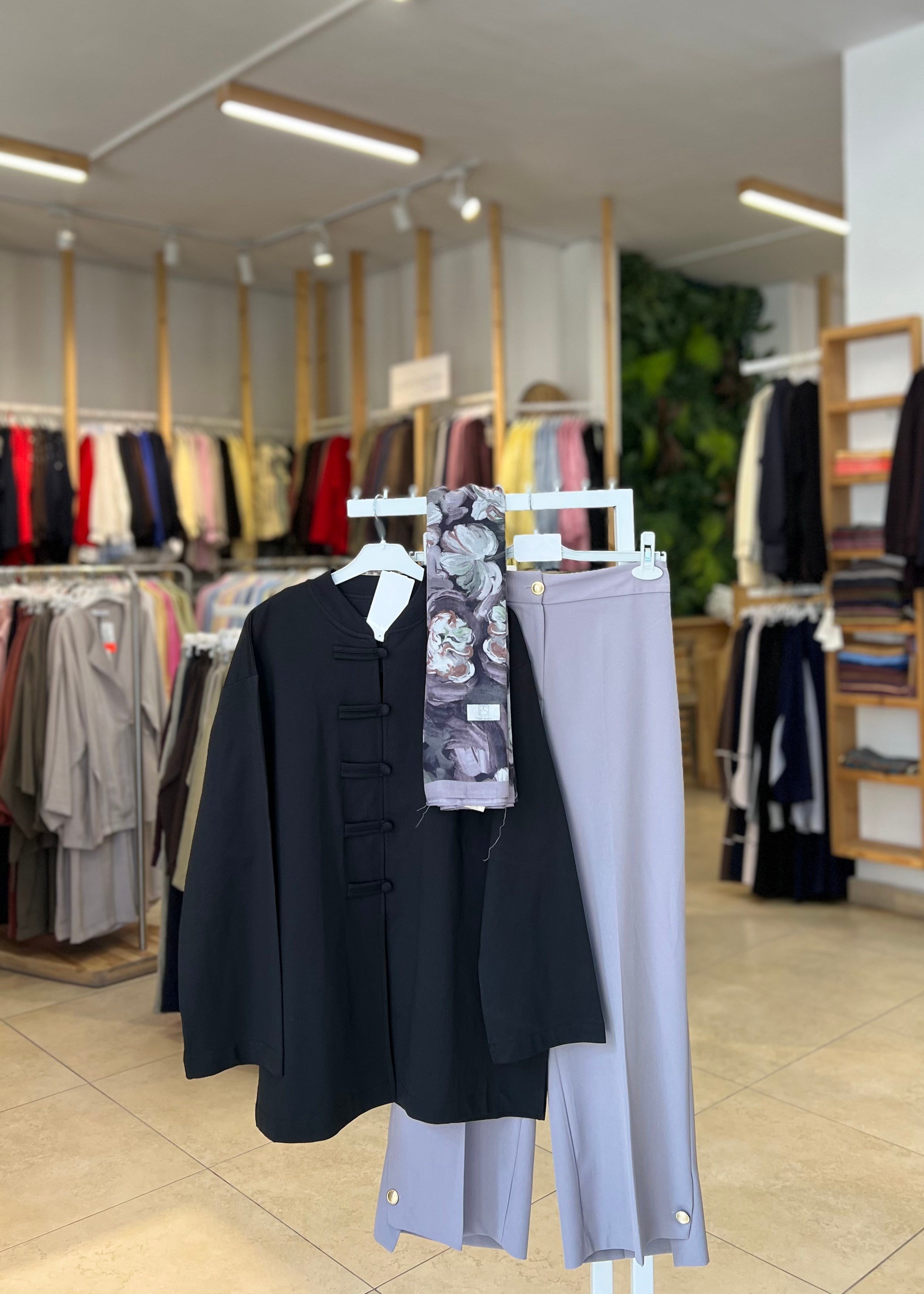 DÜĞME DETAYLI SWEATSHİRT