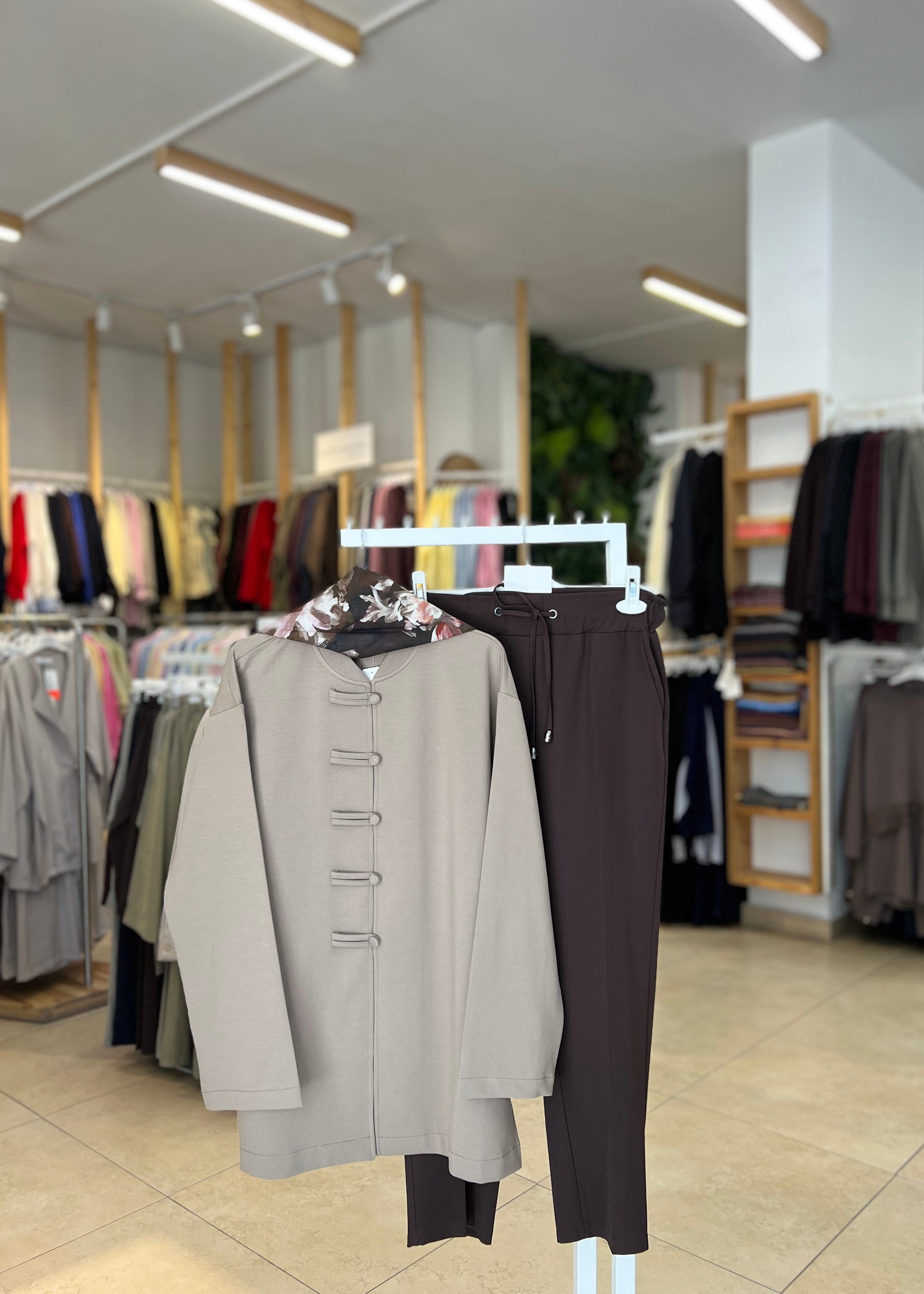 DÜĞME DETAYLI SWEATSHİRT