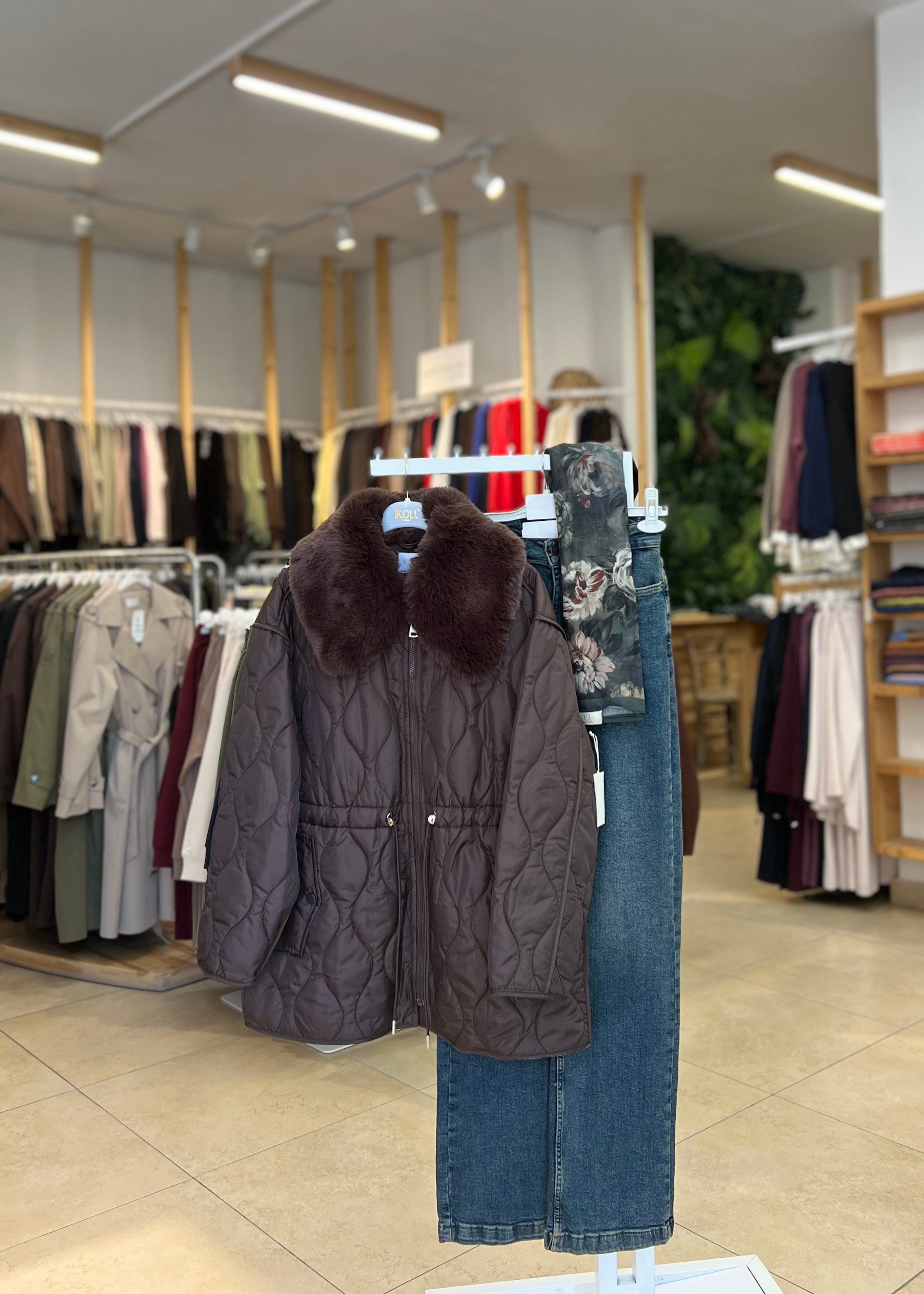YAKASI PELUŞLU KAPİTONE MONT