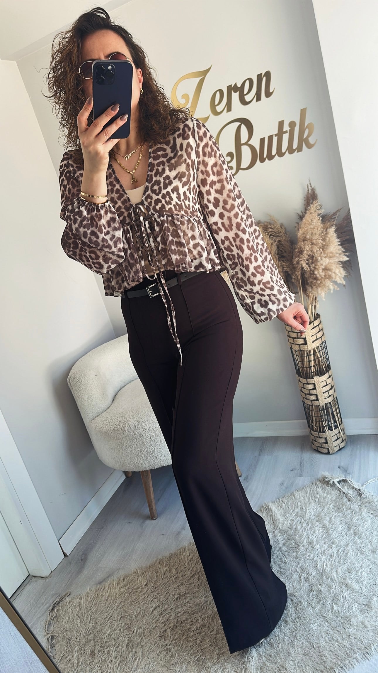 Leopar Desenli Bağcıklı Fırfırlı Tül Bluz Bej