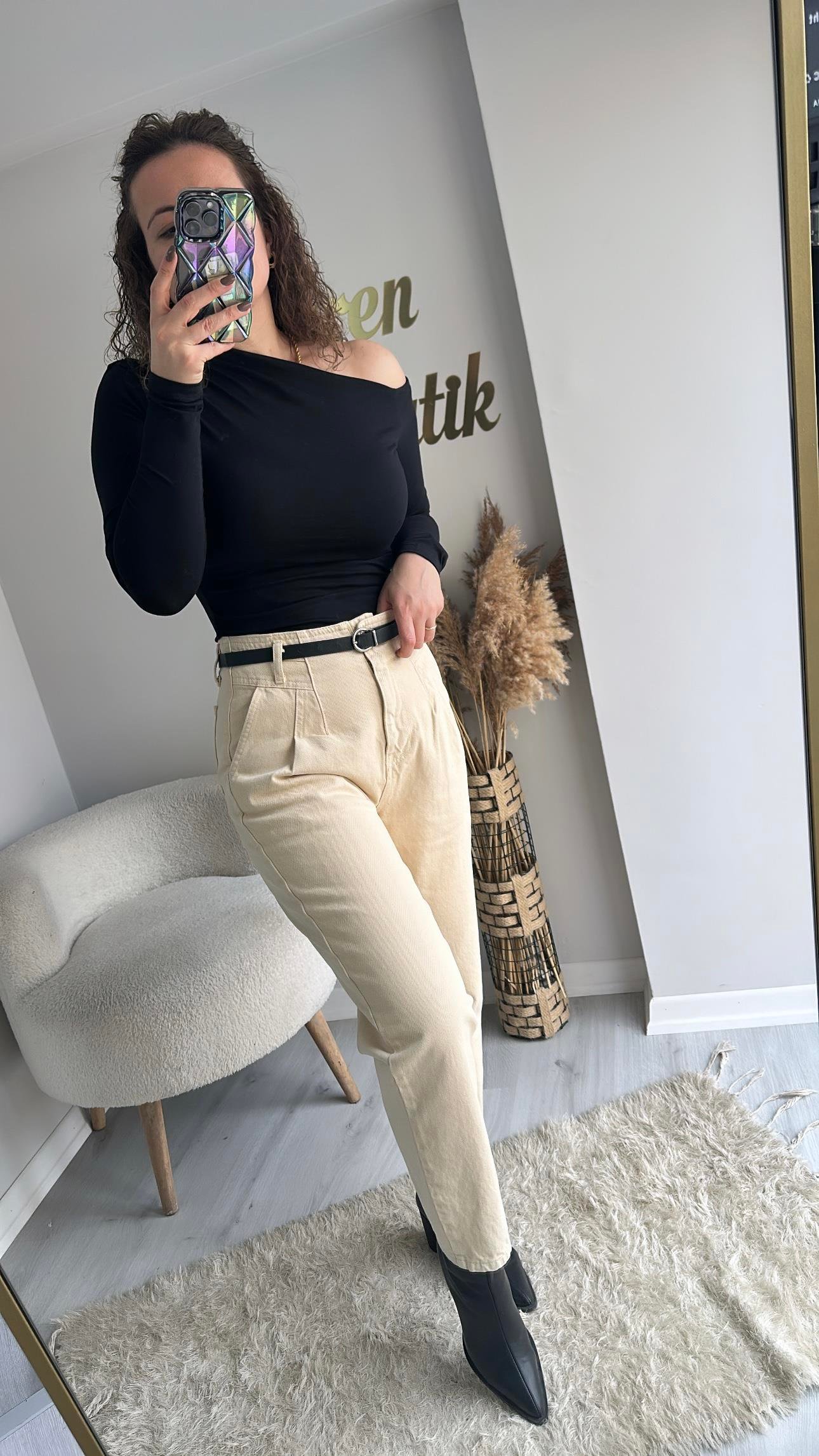 YÜKSEK BEL KEMERLİ MOM JEAN