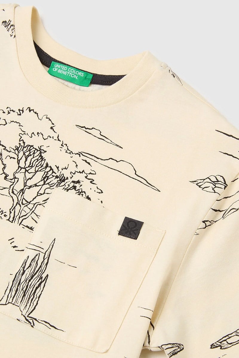 United Colors of Benetton Erkek Çocuk Logo Etiket Detaylı Tamamı Baskılı T-Shirt Bej 6-14 Yaş