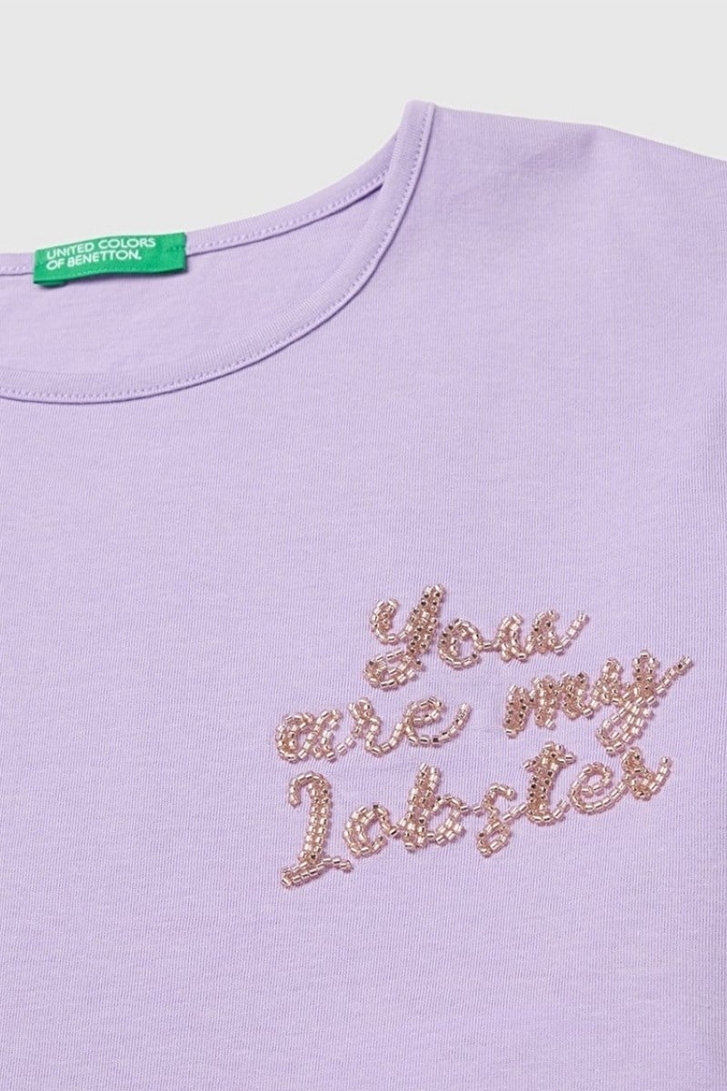 United Colors of Benetton Kız Çocuk Lila Ön ve Arka Baskı Detaylı Boncuk İşlemeli Geniş Yaka T-Shirt 6-14 Yaş 