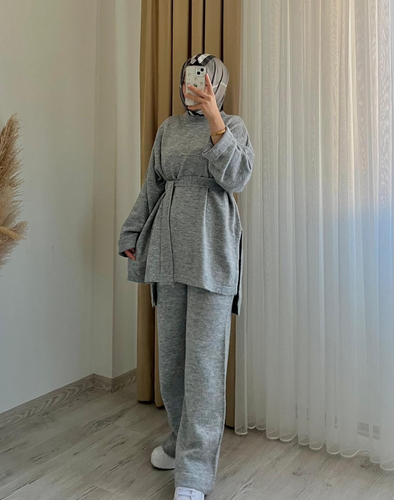 Gri / Kuşaklı Triko Takım