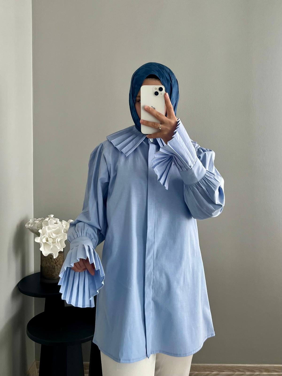 KOLLARI PİLELİ MAVİ GÖMLEK