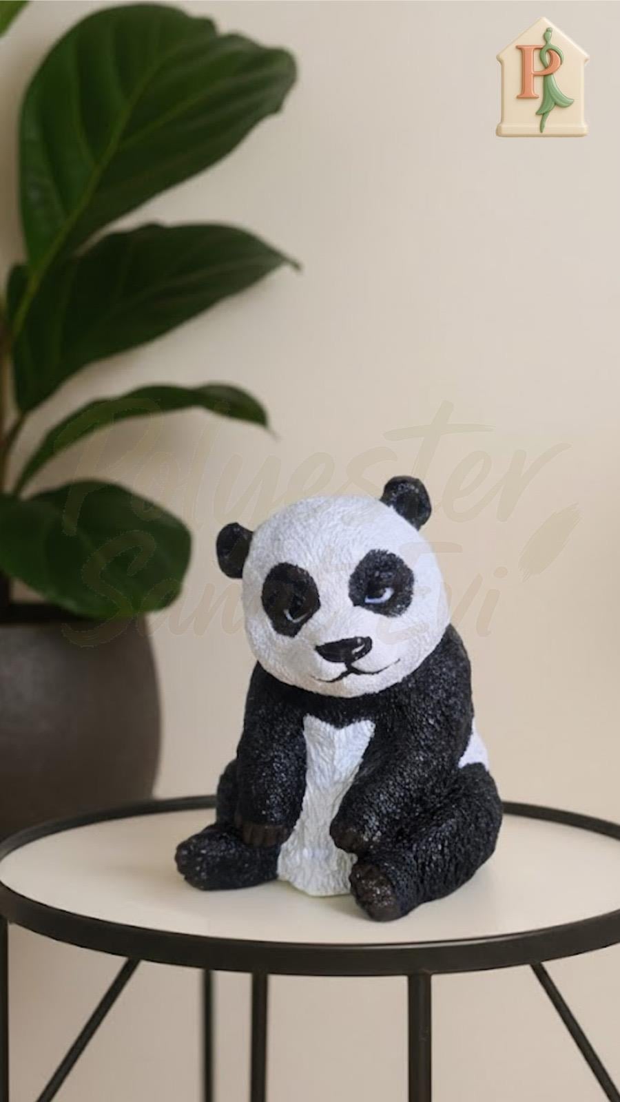 Sevimli Oturan Panda El Boyaması Polyester Döküm 