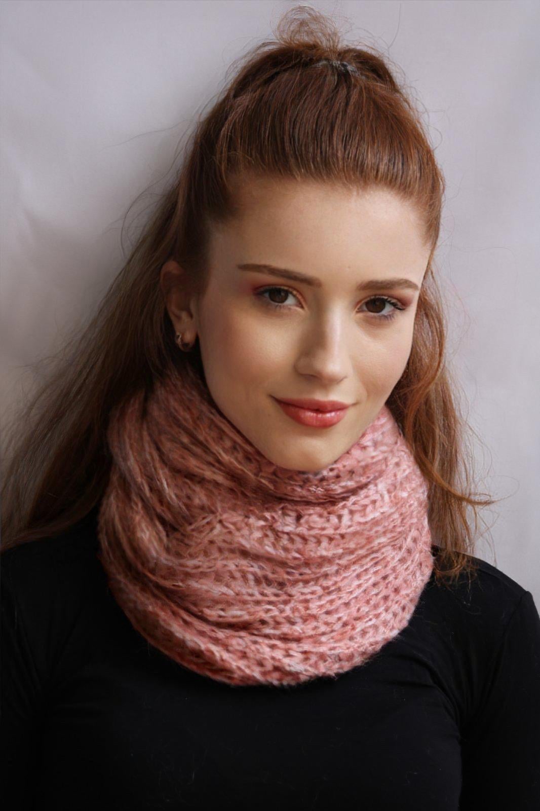 Triko Pembe Boyunluk