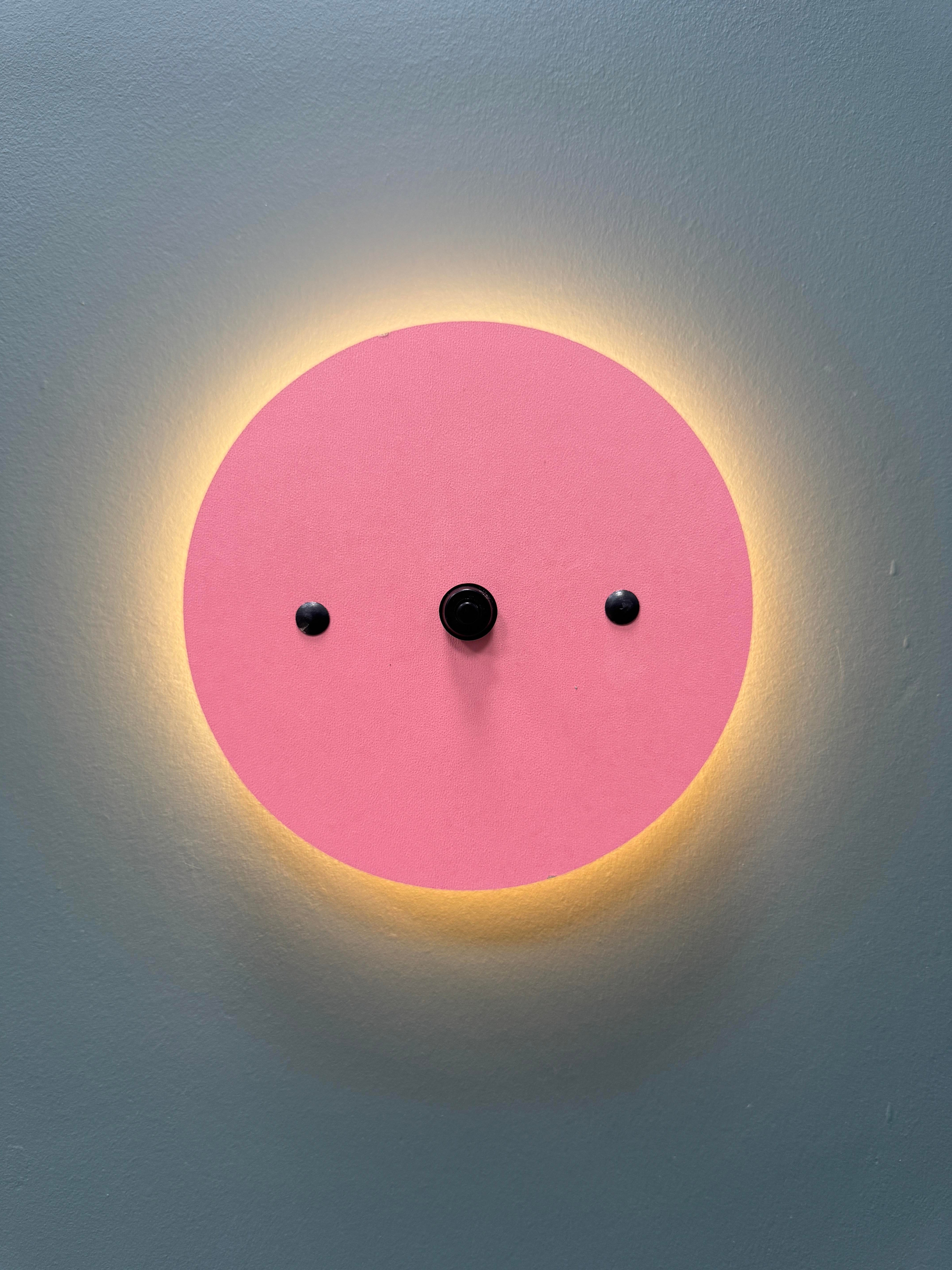 Dünya Pilli Aplik Pembe Ahşap