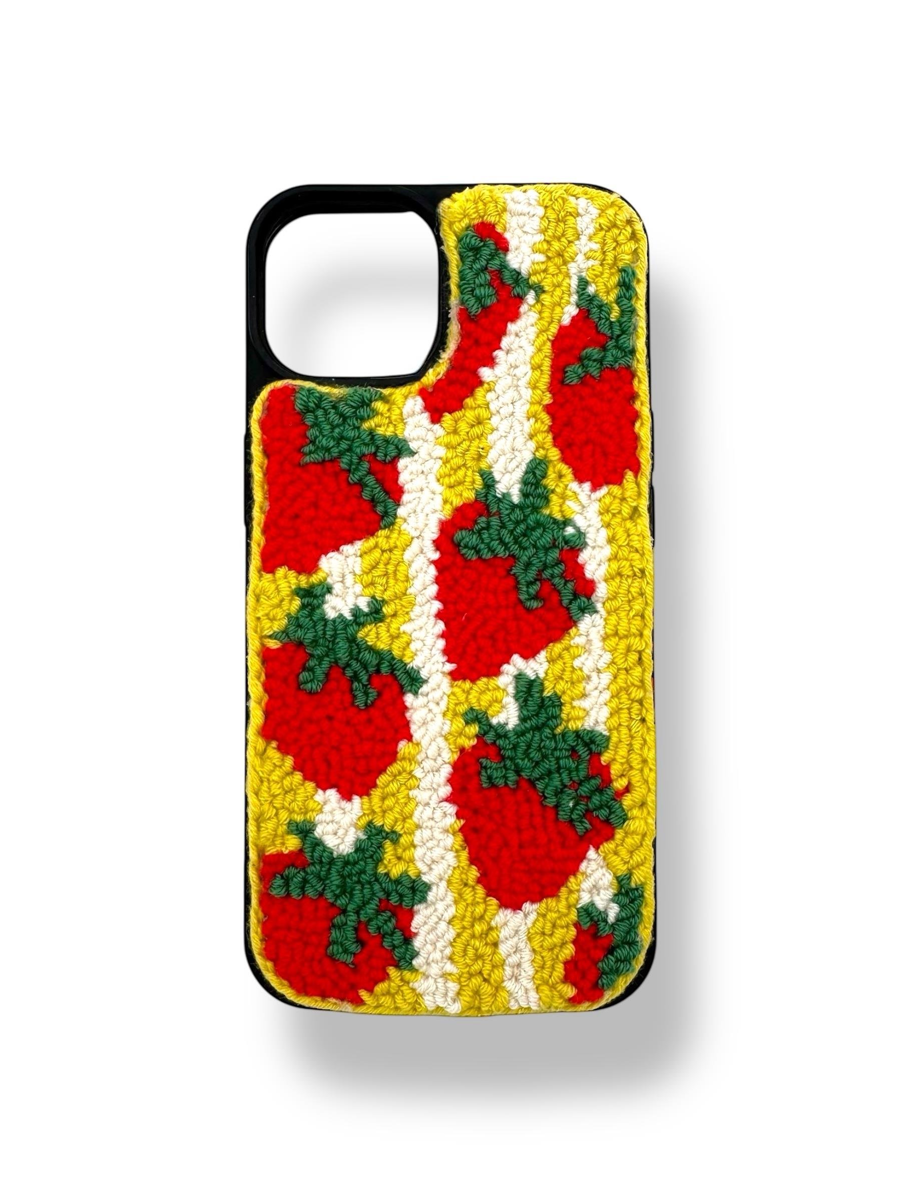 PUNCH İŞLEMELİ KILIFLARDIVERSECASEPNCH82Apple Iphone 15 Pro Max İşlemeli Kılıf - Çilek Desenli