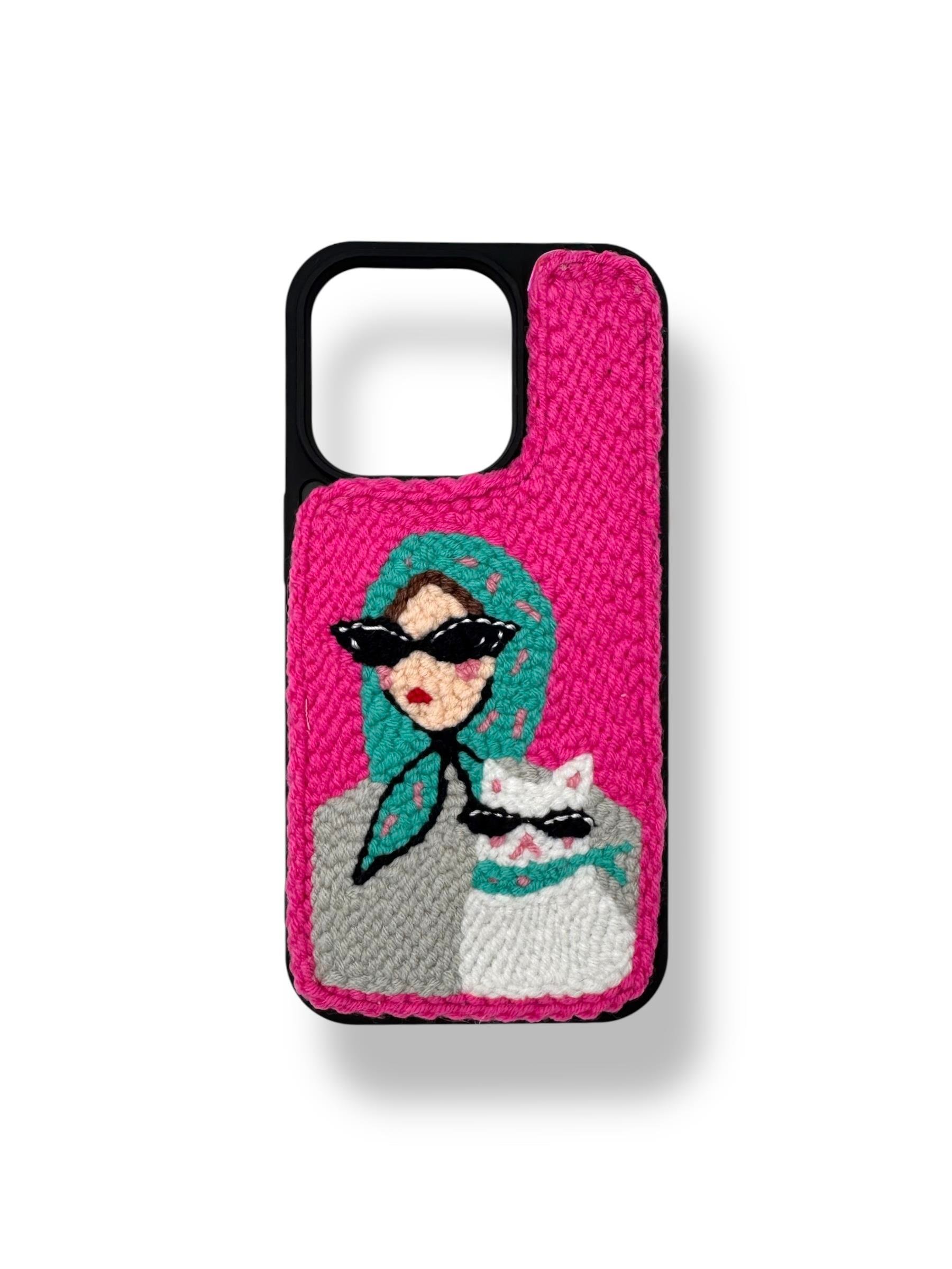 PUNCH İŞLEMELİ KILIFLARDIVERSECASEPNCH117Apple Iphone 15 Pro Punch İşlemeli Kılıf - Cool Cat Mom Desenli