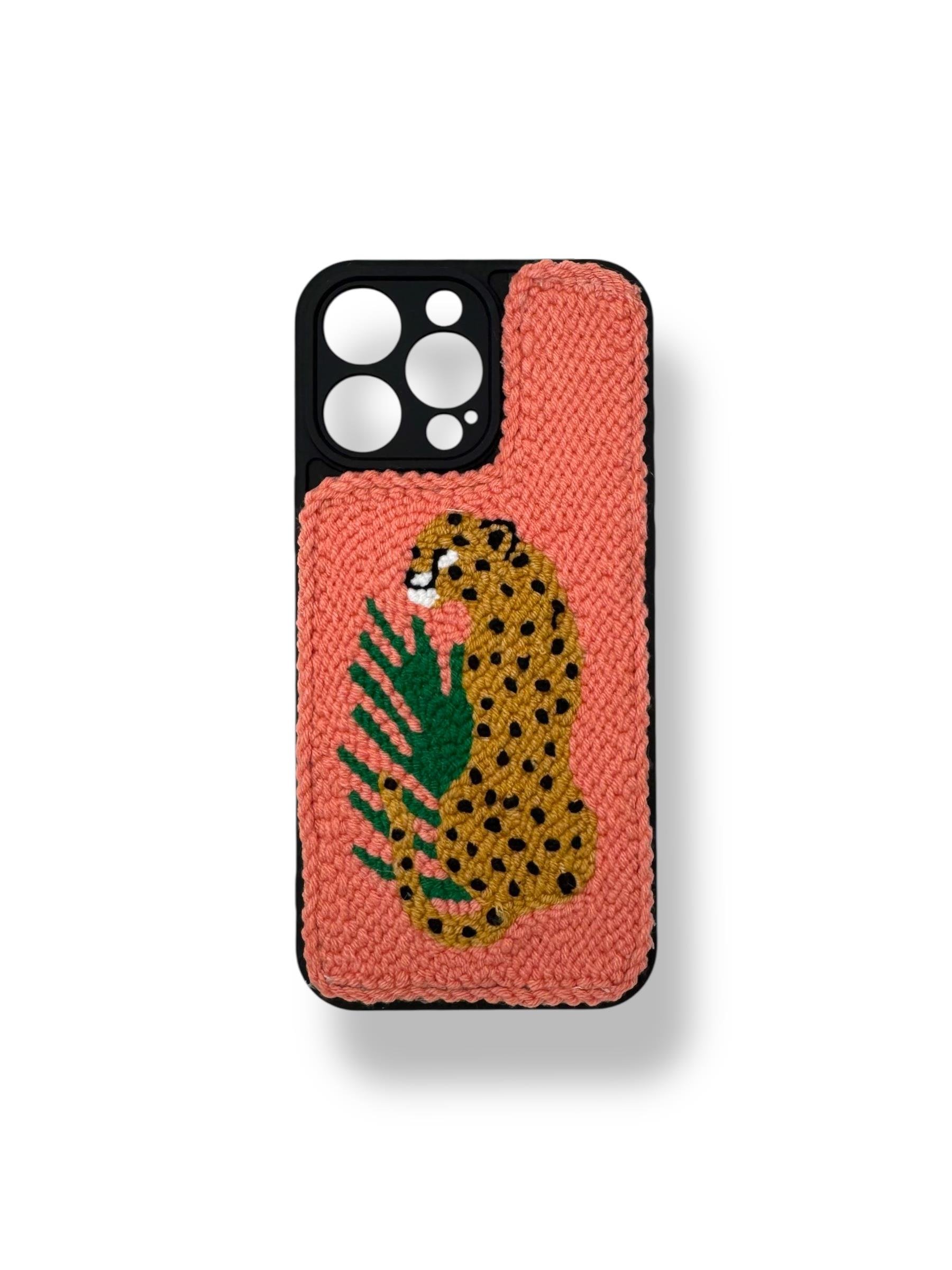 APPLE TELEFON KILIFLARIDIVERSECASEPNCH107Apple Iphone 16 Pro Max Punch İşlemeli Kılıf - Leopar Desenli