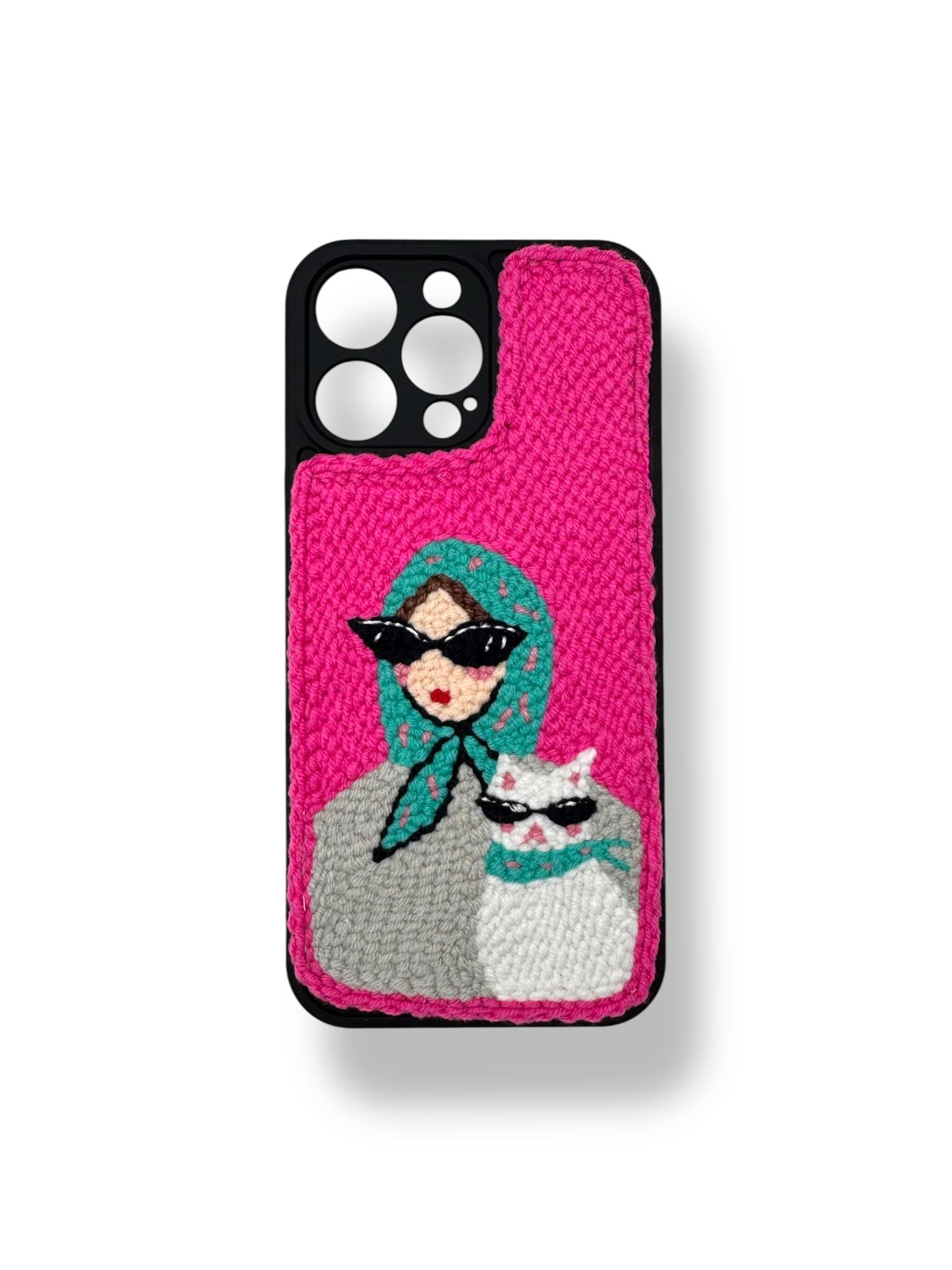 PUNCH İŞLEMELİ KILIFLARDIVERSECASEPNCH115Apple Iphone 16 Pro Punch İşlemeli Kılıf - Cool Cat Mom Desenli