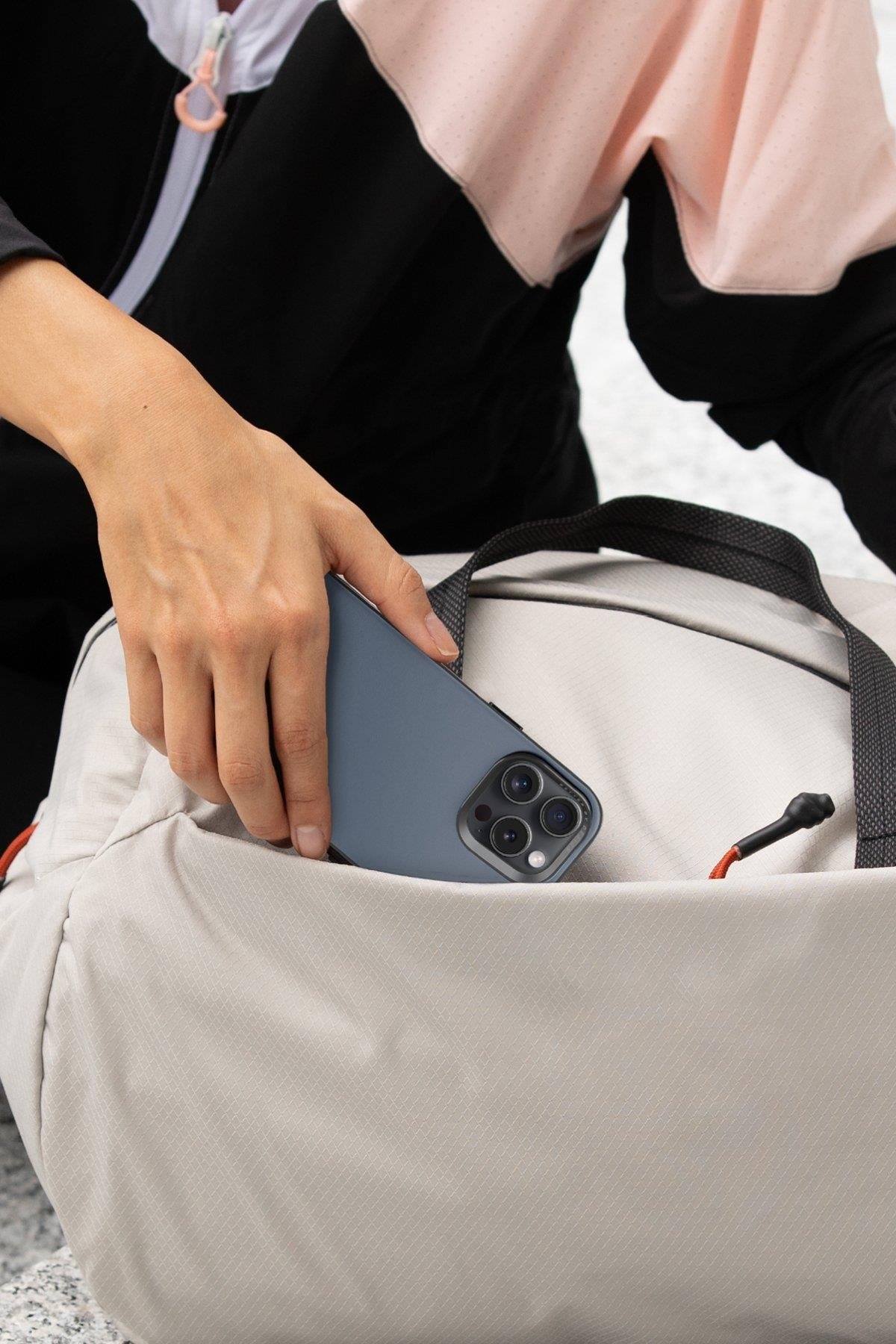 UNIQ MARKA KILIFLAR UNIQUNQ39Uniq iPhone 15 Pro Max Lyden DS Magsafe Kapak - Bej