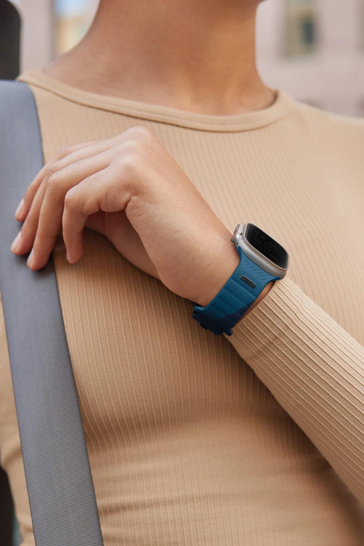 UNIQ KORDONLARUNIQUNQ36Uniq Watch 42mm / 44mm / 45mm / 46mm / 49mm Stride Rubber FKM Designer Edition Silikon Kordon - Siyah-Kırmızı