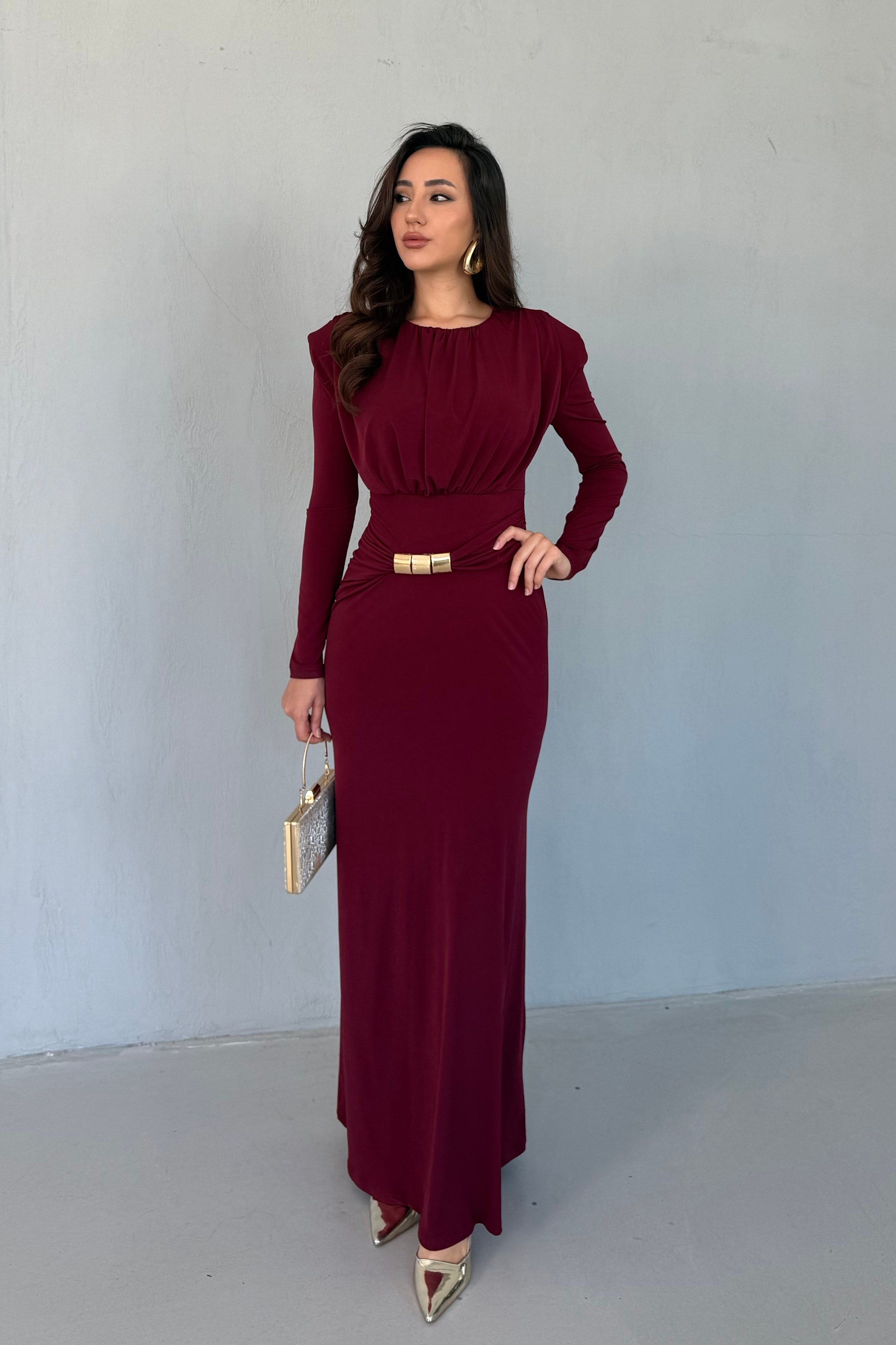 Bordo Gold Aksesuarlı Büzgülü Uzun Elbise