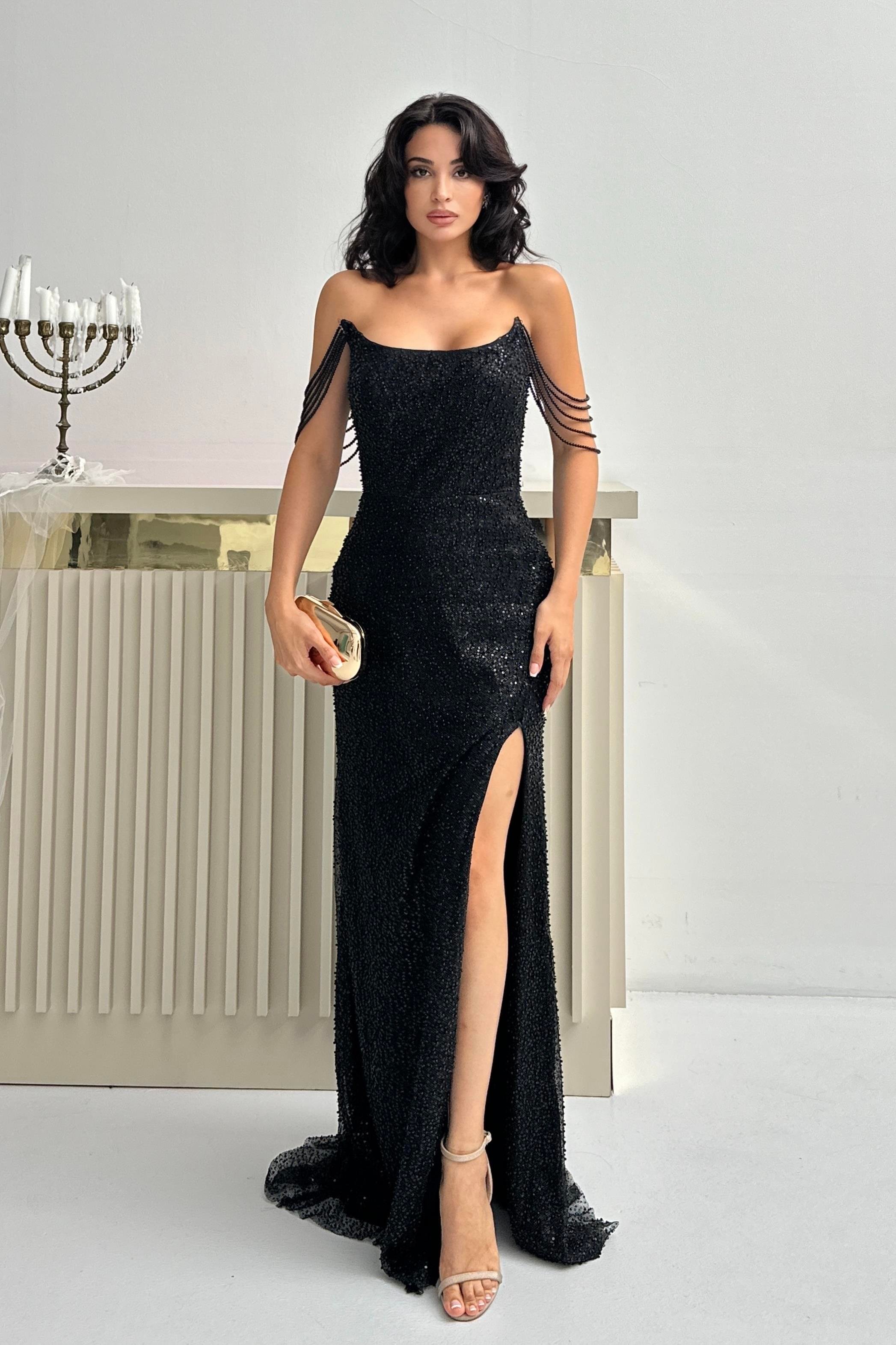 Siyah Boncuk İşlemeli Kol Detaylı Straplez Abiye Elbise