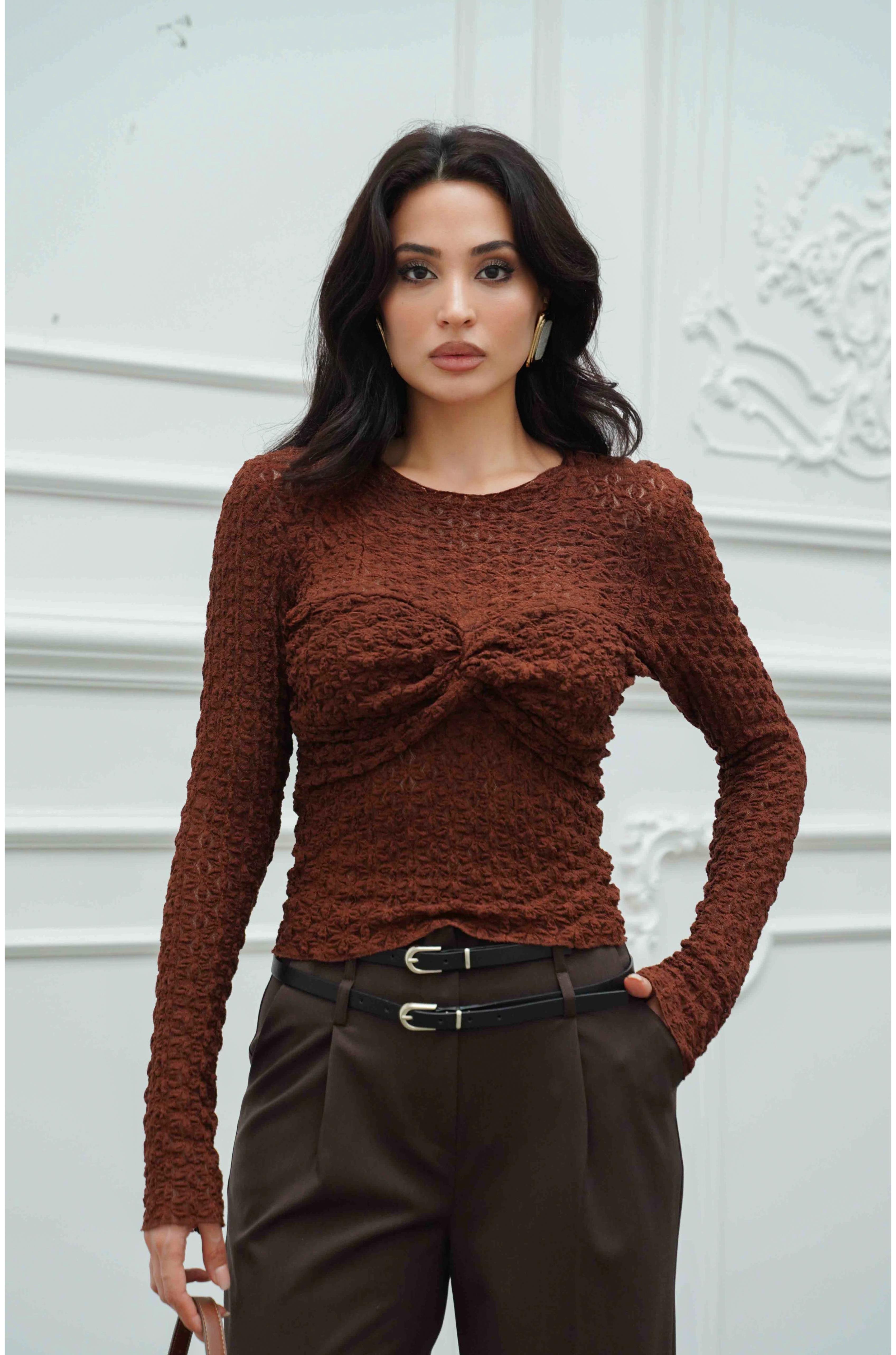 Kahve Göğüs Detaylı Uzun Kollu Dantel Bluz