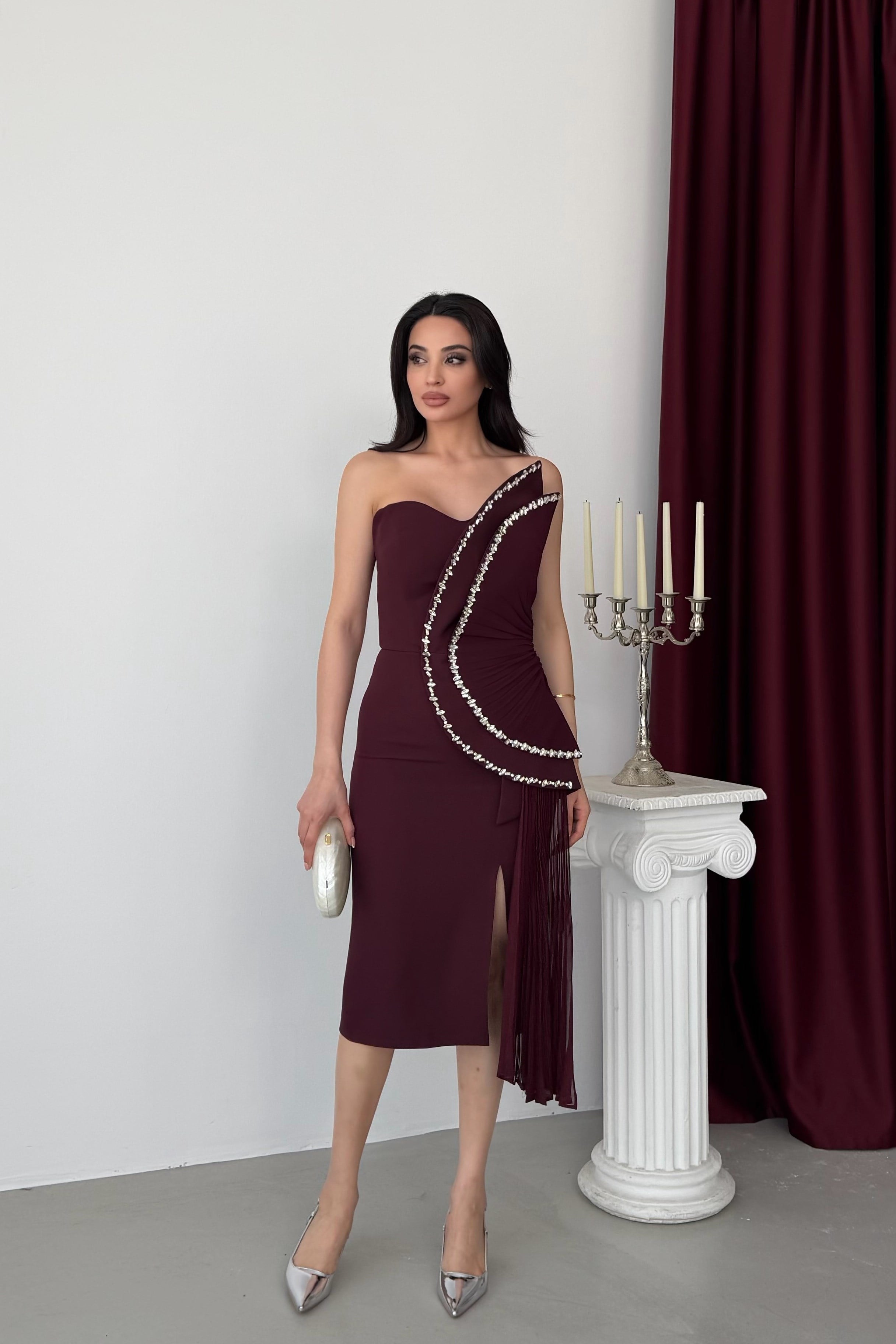 Bordo Taş İşlemeli Straplez Midi Abiye Elbise