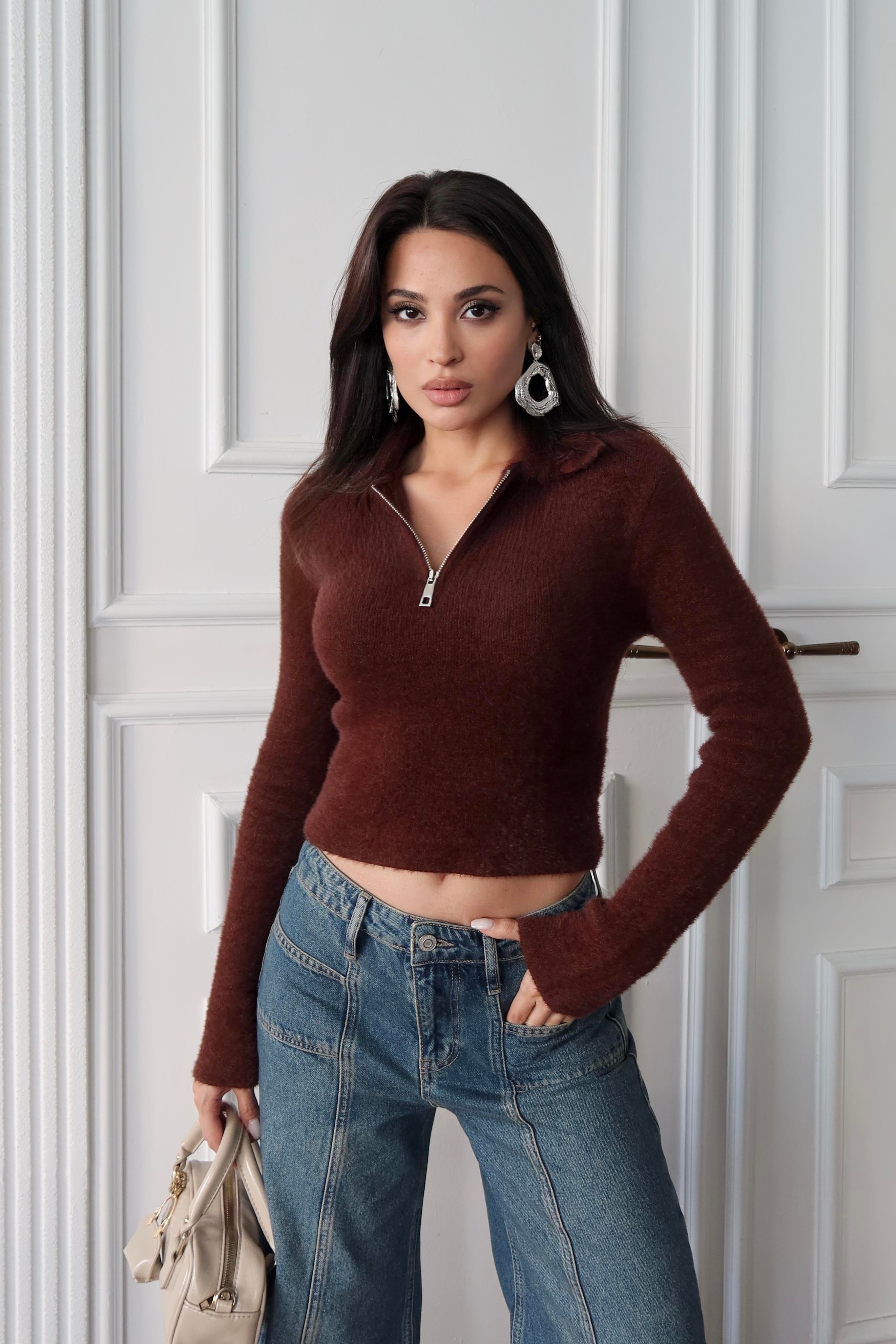 Kahverengi Fermuarlı Yumuşak Dokulu Triko Kazak