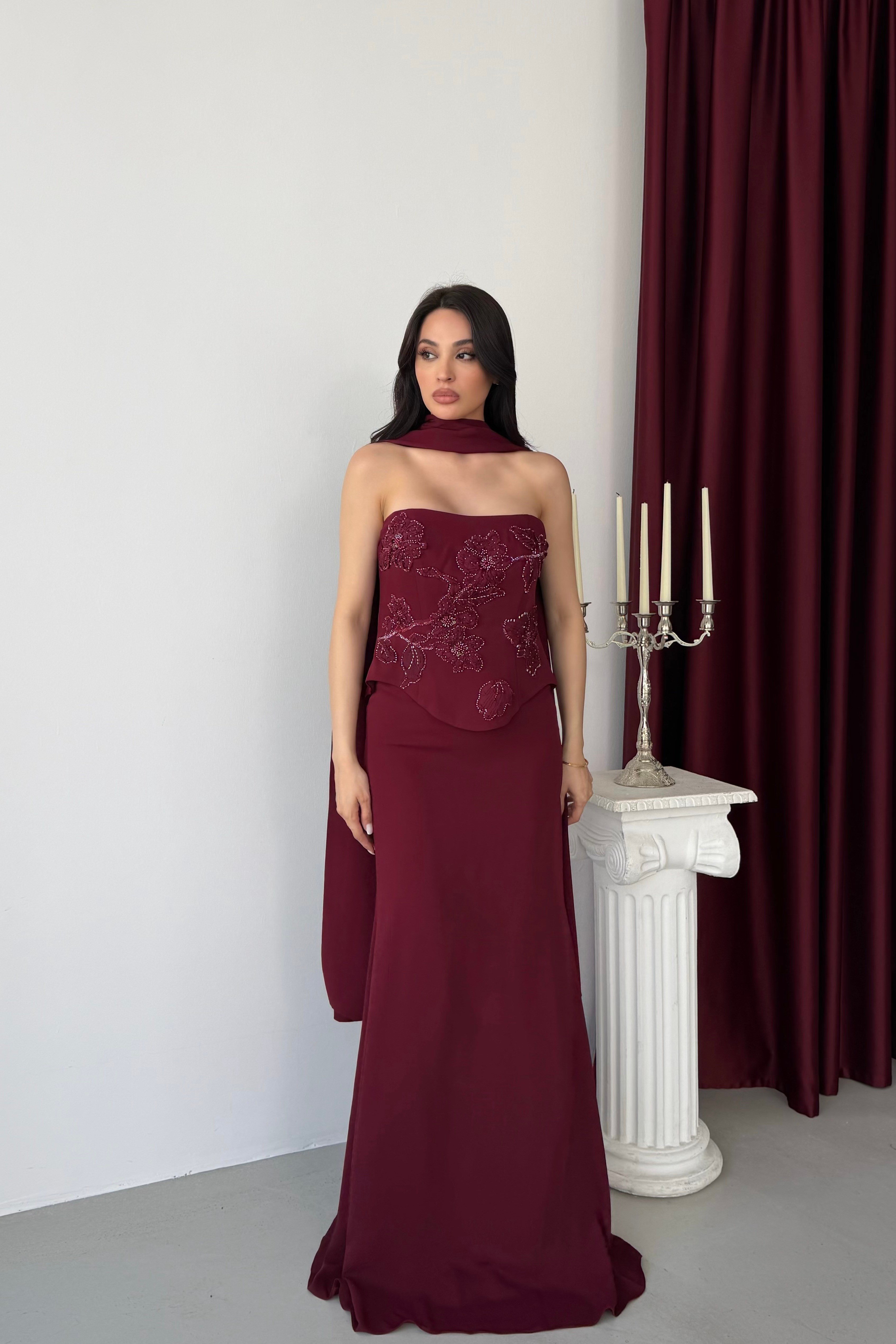 Bordo Straplez Çiçek Motifli Şal Detaylı Uzun Abiye Elbise