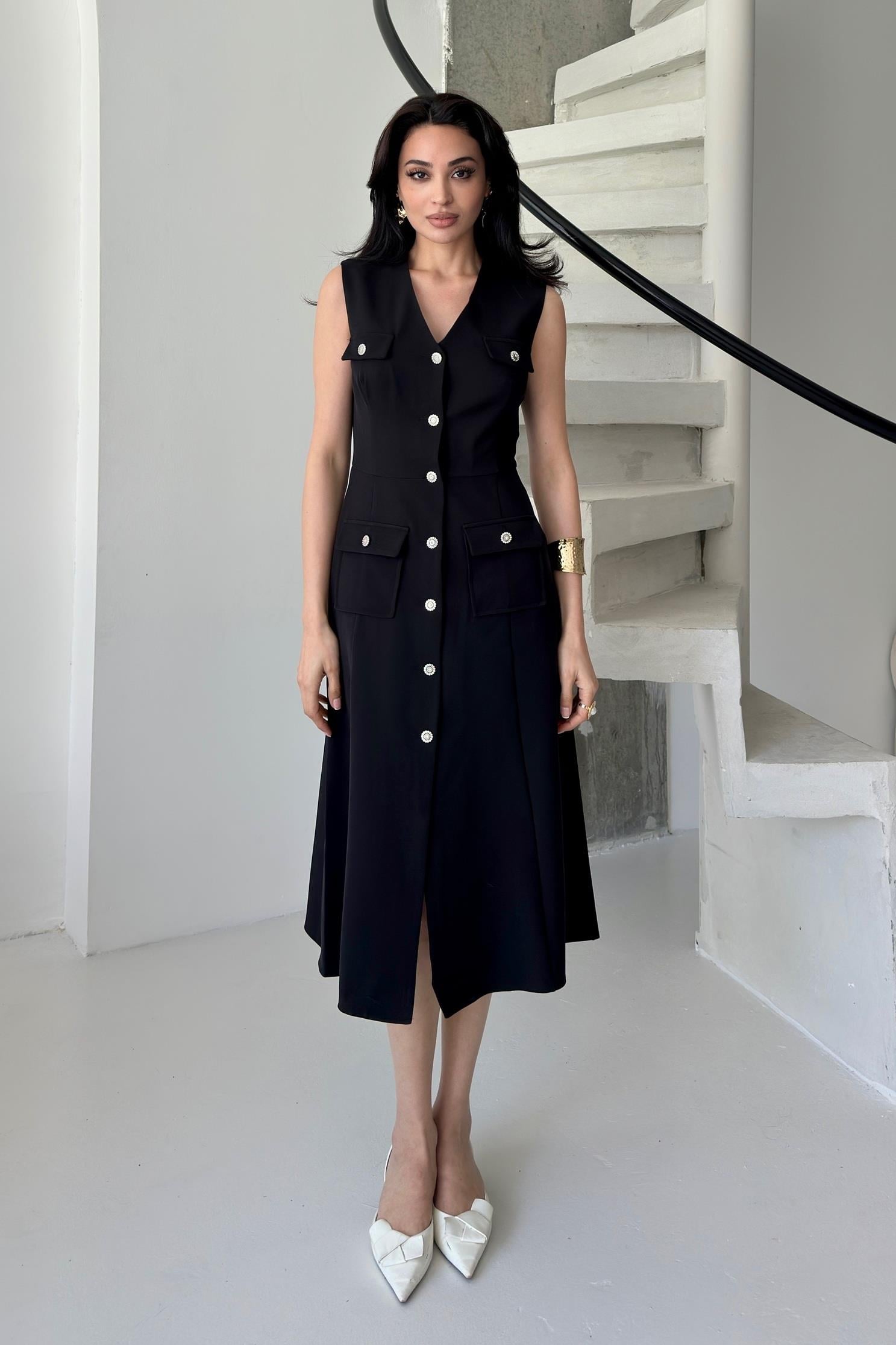 Siyah Taş Düğmeli V Yaka Midi Elbise