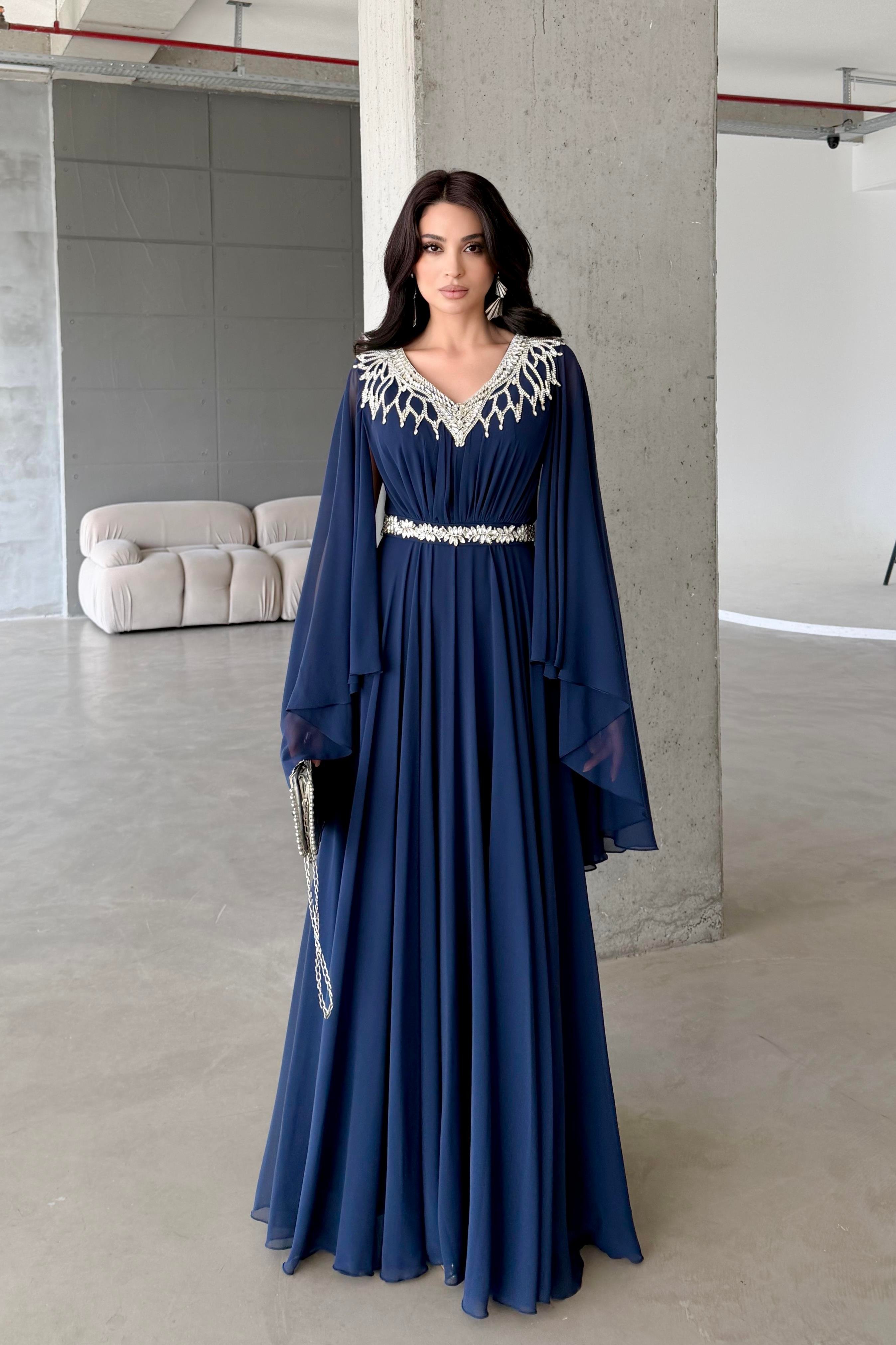Lacivert Taş İşlemeli Tül Pelerinli Abiye Elbise
