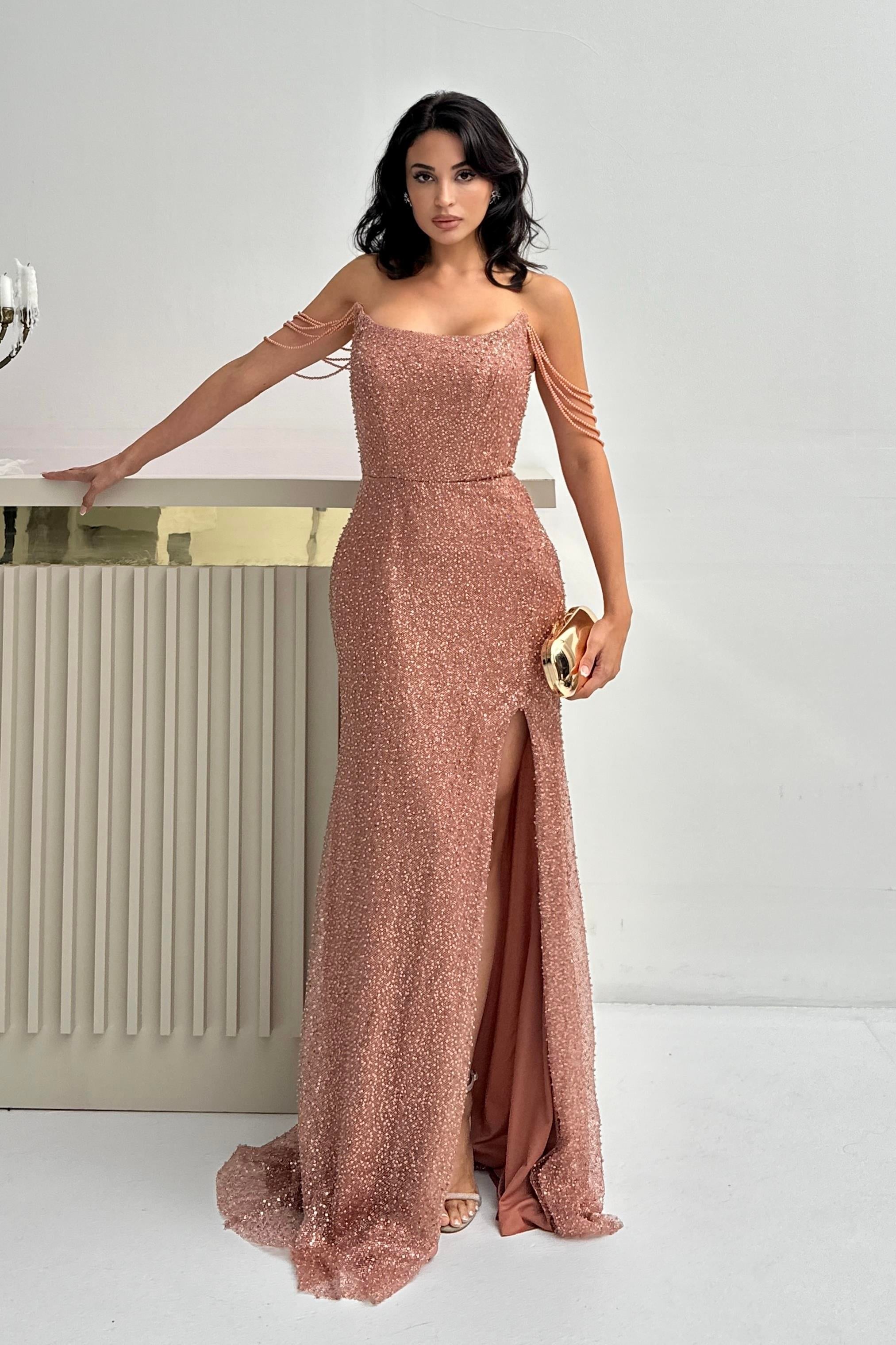 Pudra Boncuk İşlemeli Kol Detaylı Straplez Abiye Elbise