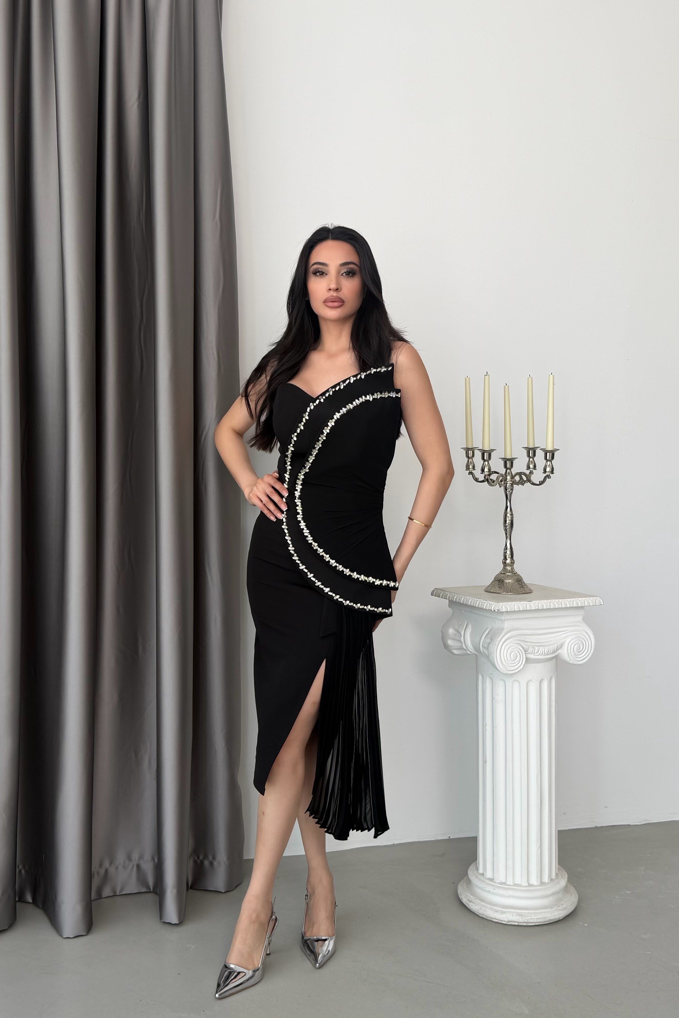 Siyah Taş İşlemeli Straplez Midi Abiye Elbise