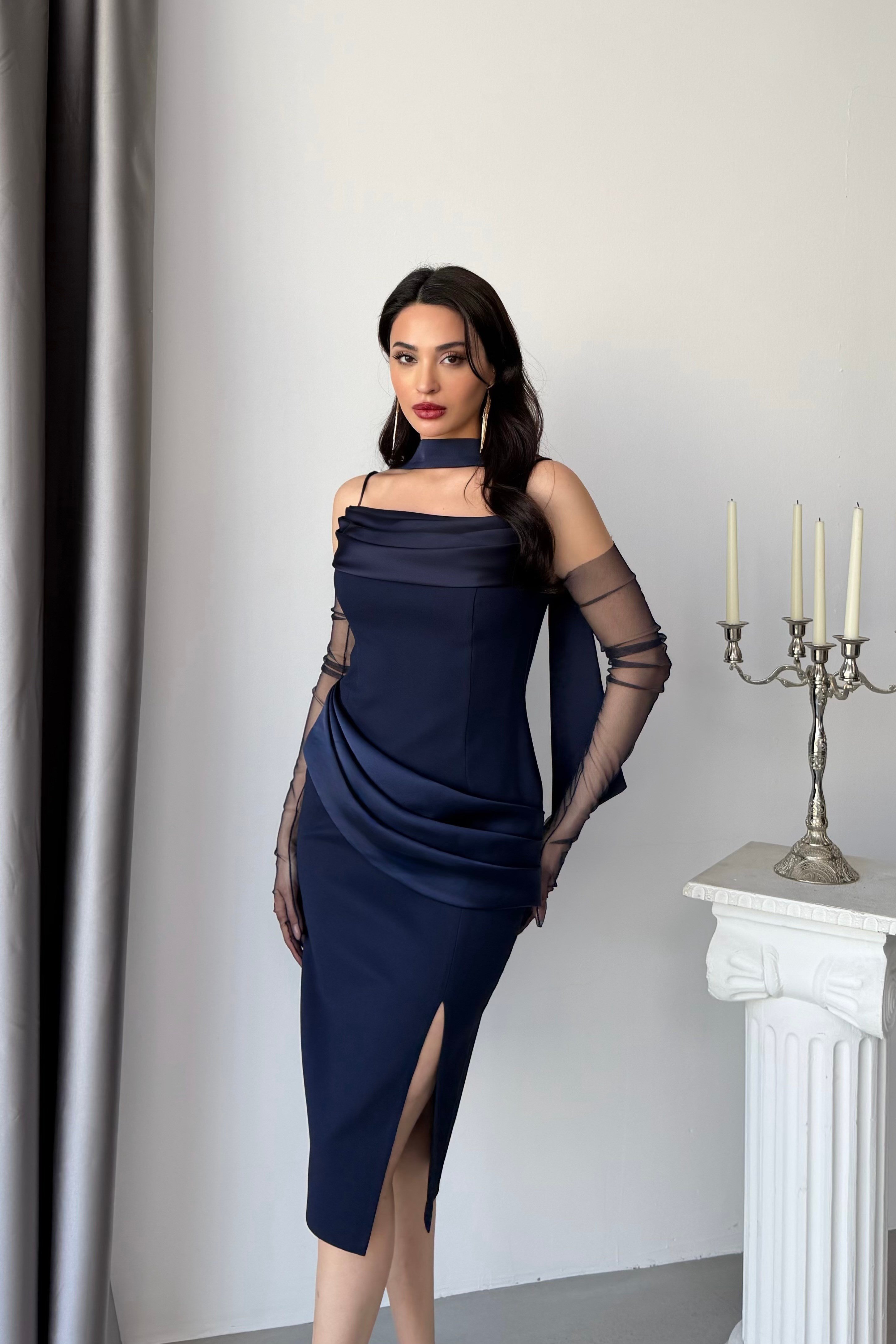 Lacivert Eldivenli Fularlı Askılı Midi Abiye Elbise