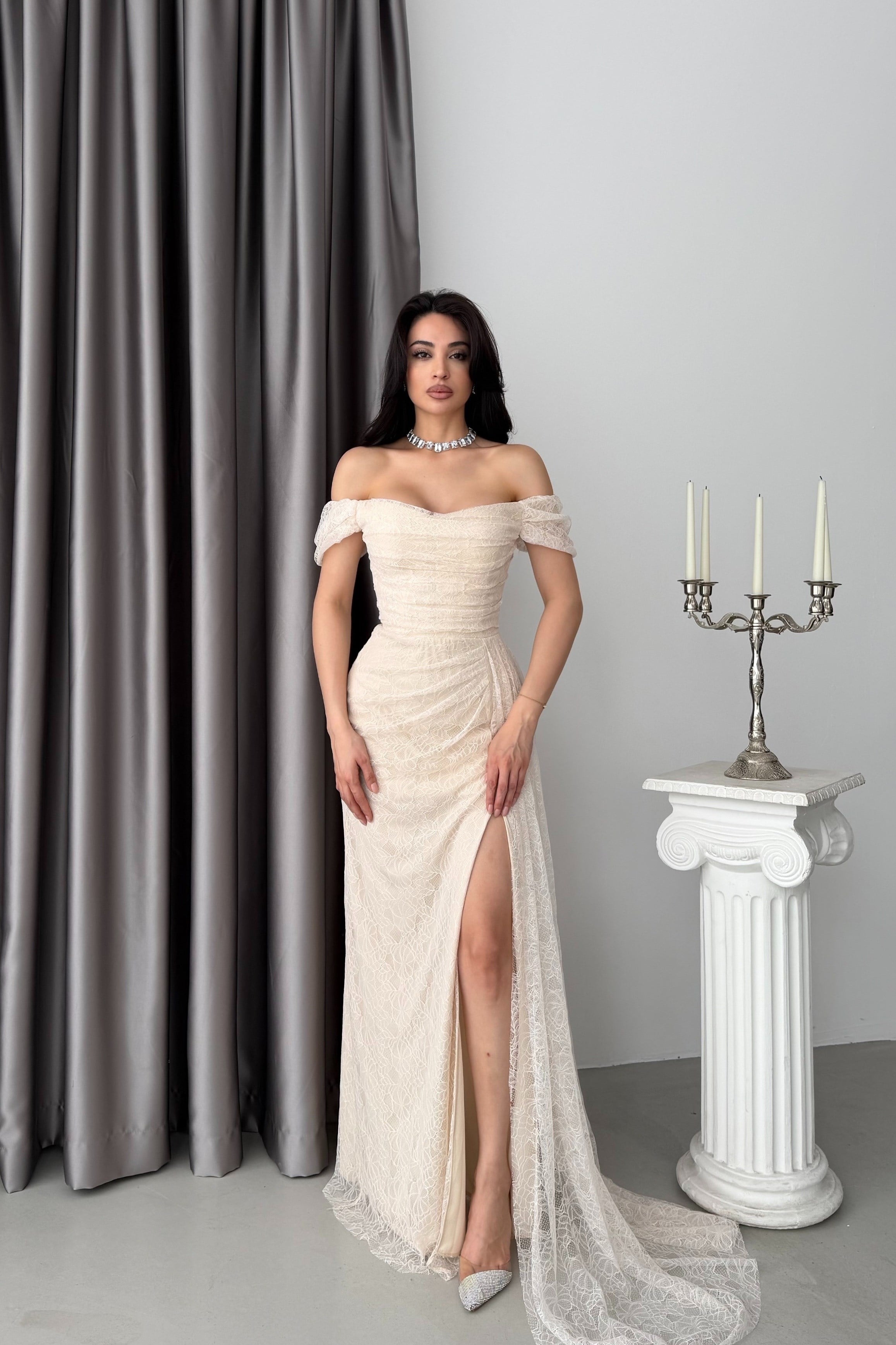 Taş Düşük Omuz Drapeli Dantel Kumaş Abiye Elbise