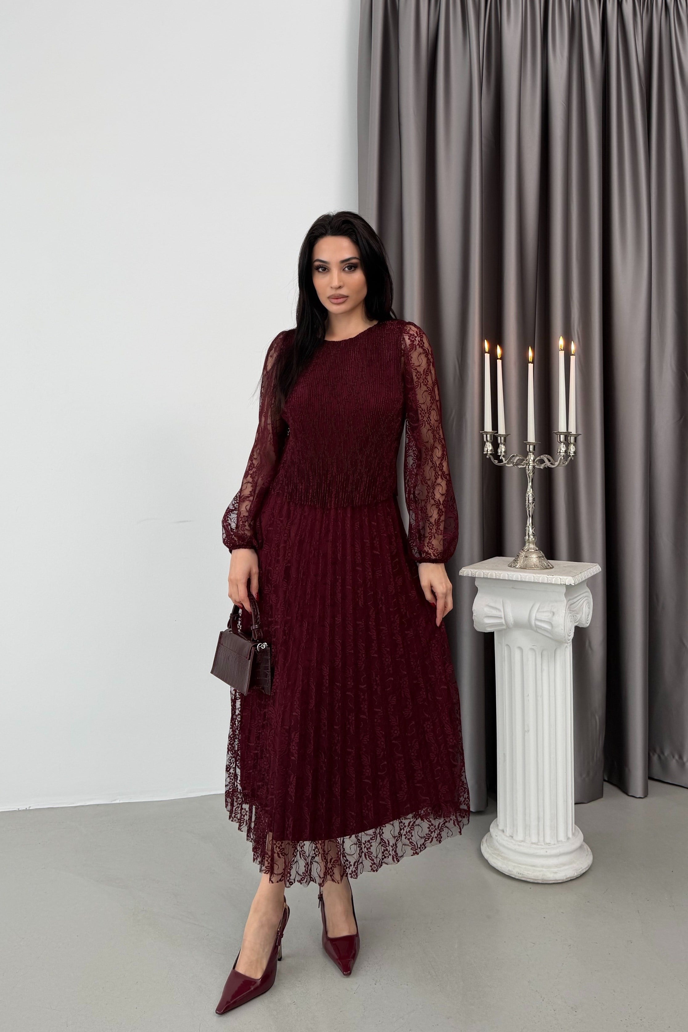 Bordo Dantel İşlemeli Pliseli Kat Detaylı Elbise