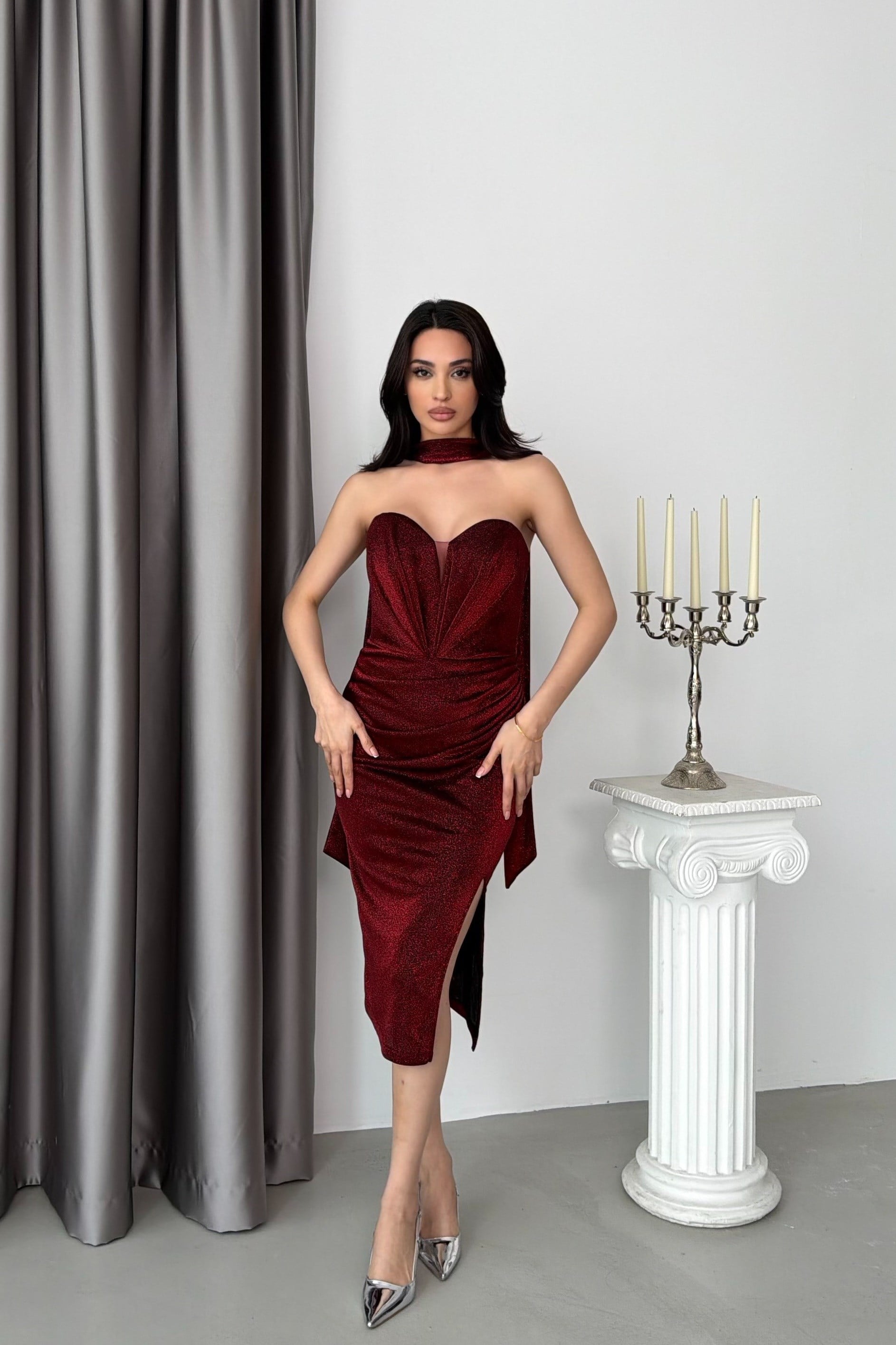 Bordo Kalp Yaka Fular Detaylı Simli Midi Abiye Elbise
