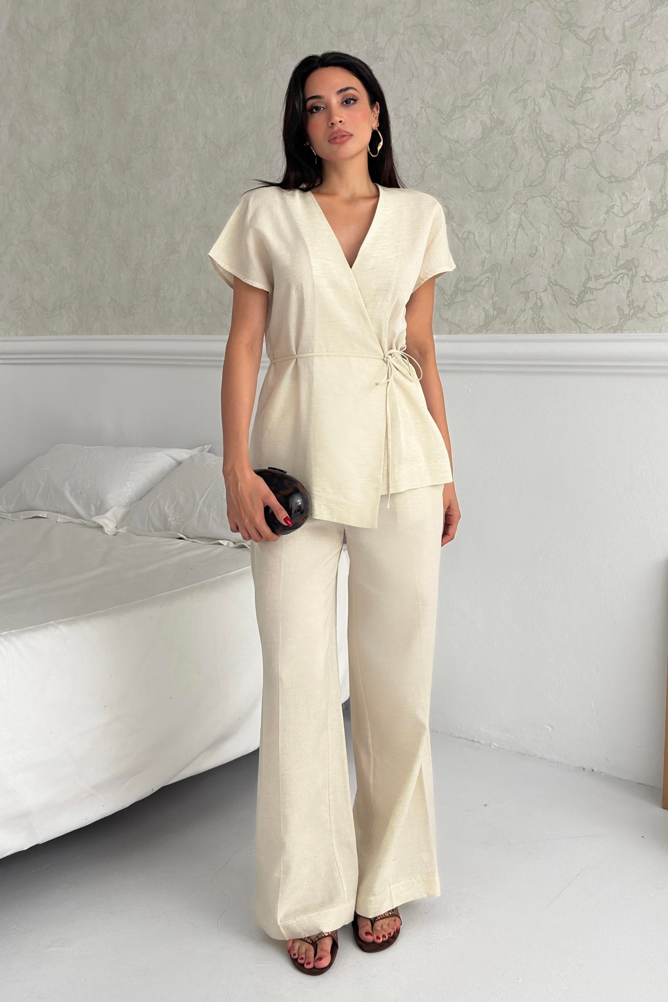 Krem Kruvaze Bluz  İspanyol Paça Pantolon Takım