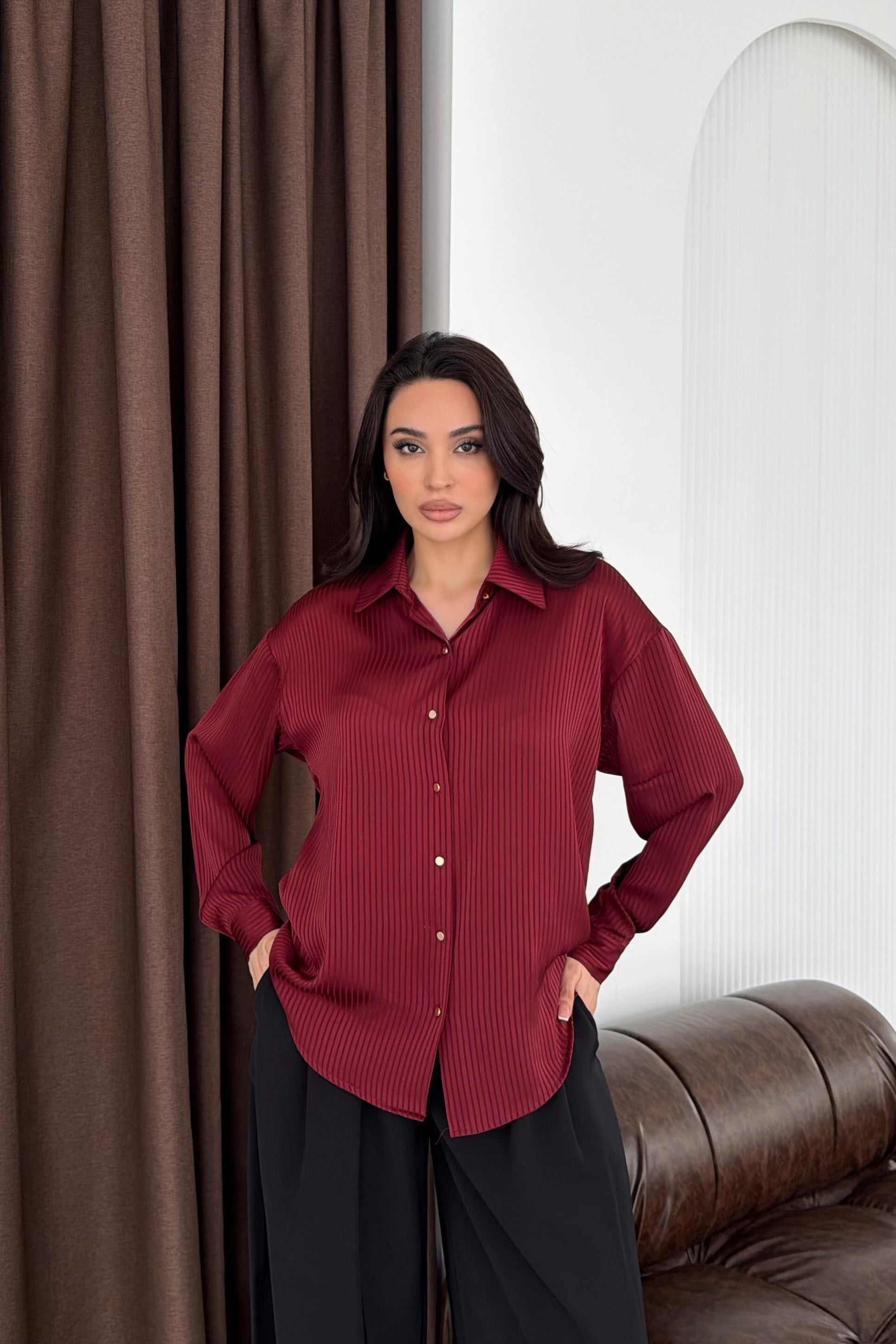 Bordo Gold Düğme Detaylı İnce Çizgili Saten Gömlek